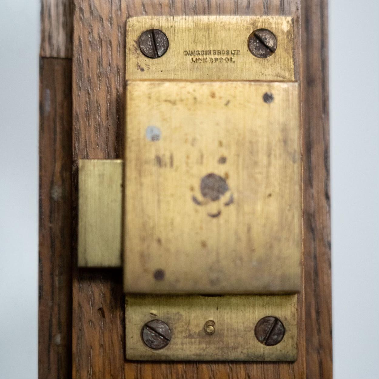 19. Jahrhundert OAK Bücherregal Dry Bar Cabinet im Zustand „Gut“ im Angebot in Surrey, BC