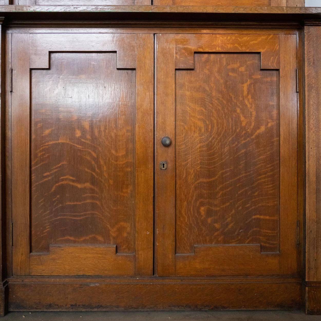 19th Century Oak Bookcase Dry Bar Cabinet In Good Condition For Sale In Surrey, BC