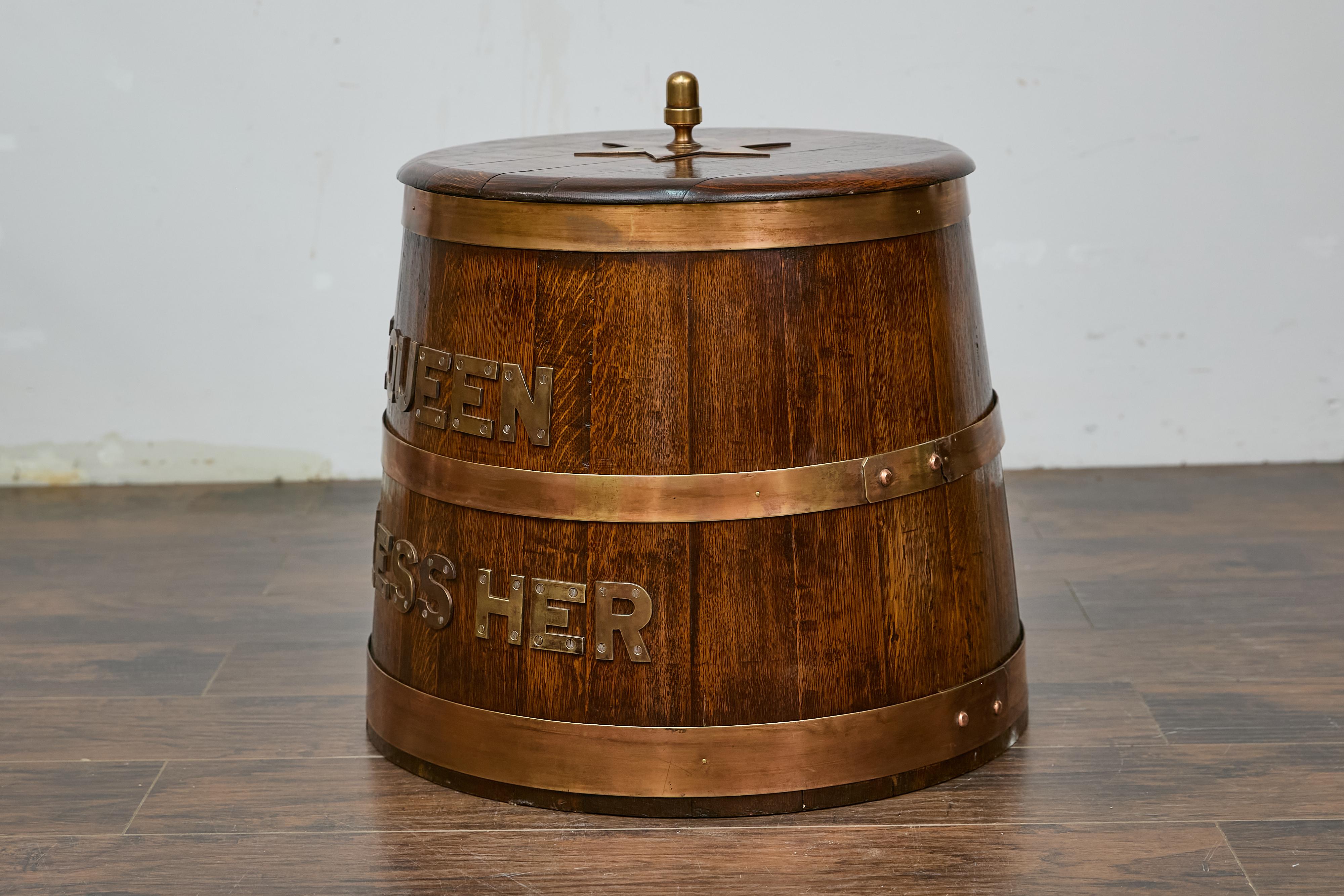 19. Jahrhundert Eiche, Messing Rum Tub mit nautischer Geschichte - The Queen God Bless Her im Angebot 8
