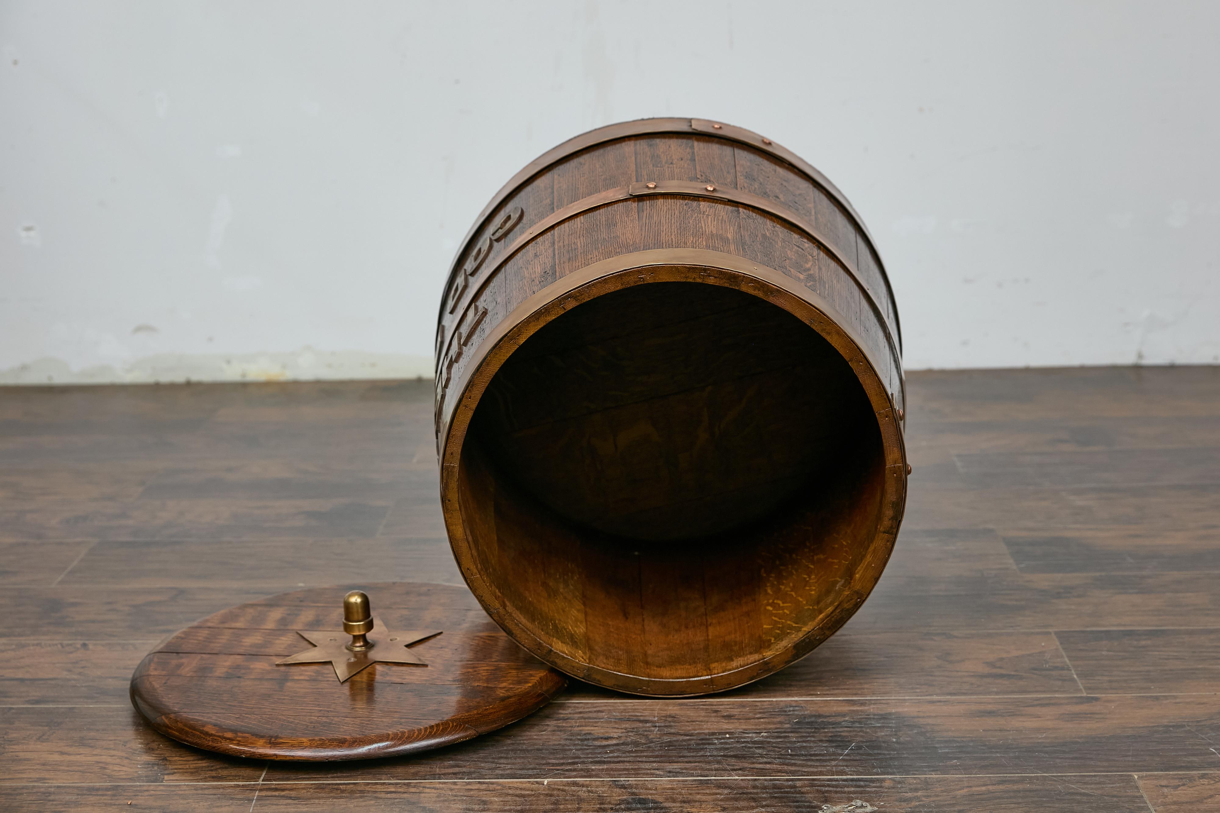 19. Jahrhundert Eiche, Messing Rum Tub mit nautischer Geschichte - The Queen God Bless Her im Angebot 9