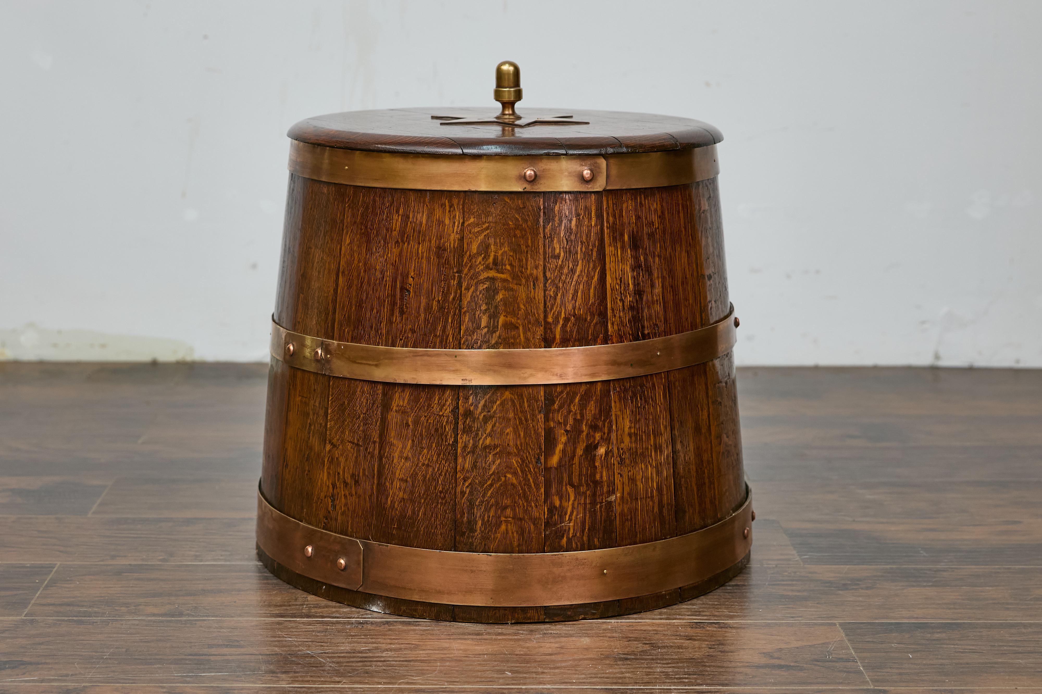 19. Jahrhundert Eiche, Messing Rum Tub mit nautischer Geschichte - The Queen God Bless Her im Zustand „Gut“ im Angebot in Atlanta, GA