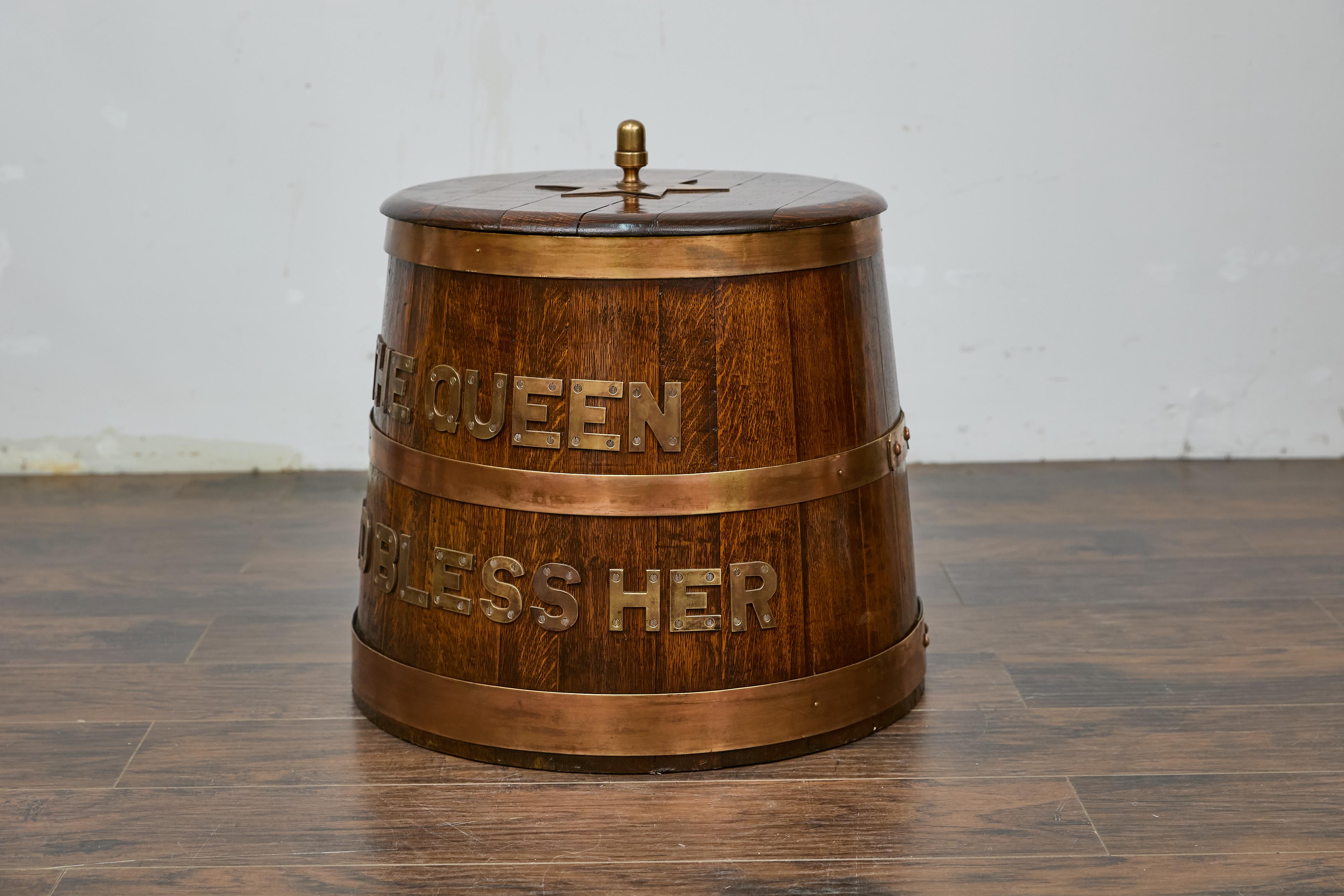 19. Jahrhundert Eiche, Messing Rum Tub mit nautischer Geschichte - The Queen God Bless Her im Angebot 2