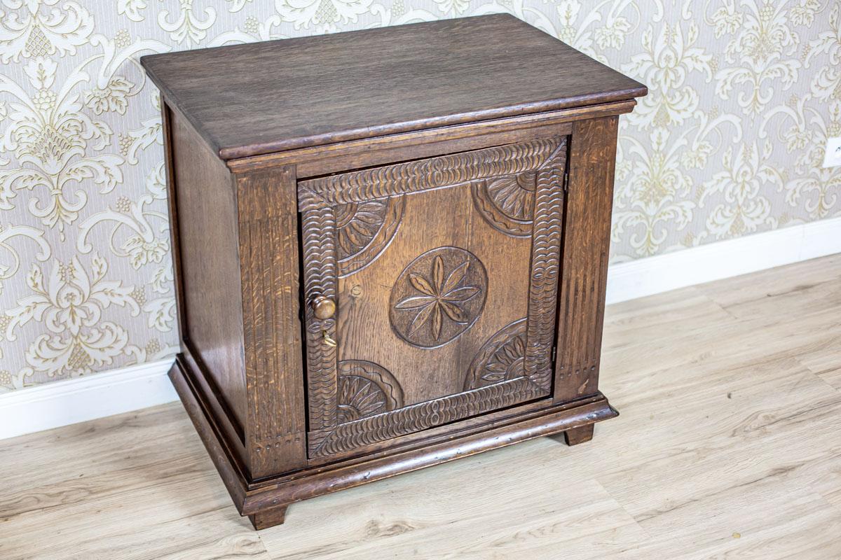 We present you this small, single-leaf piece of furniture in the shape of a cube.
It is made of solid oak wood.
The door, as the contrasting element, is decorated entirely with a carved, geometrical pattern.

Presented cabinet is after