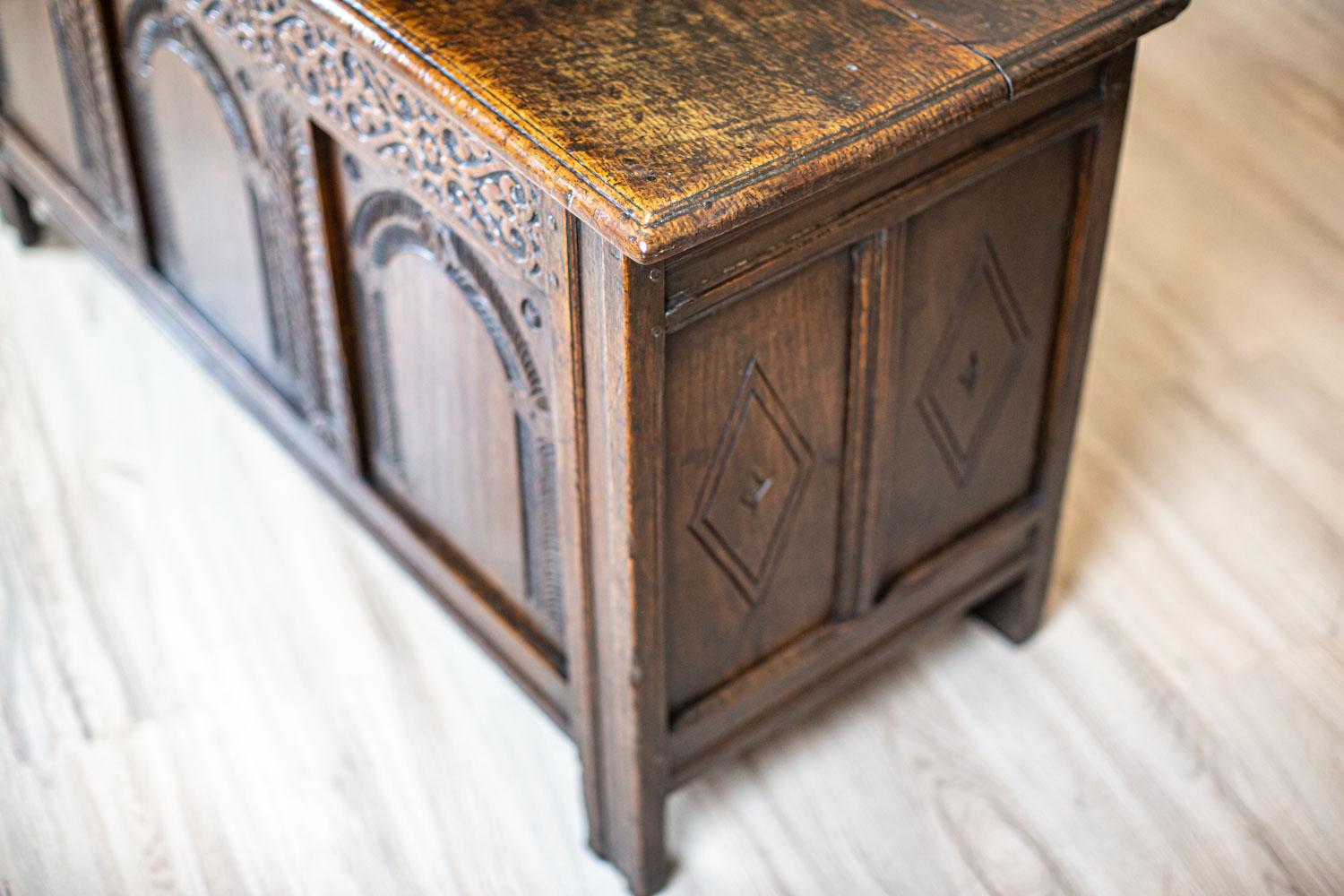 19th-Century Oak Cassone in Carved Floral Patterns For Sale 6