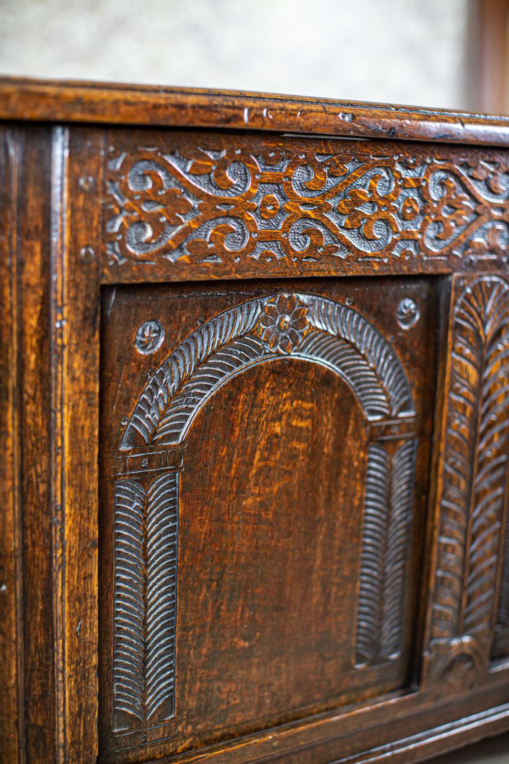 19th-Century Oak Cassone in Carved Floral Patterns For Sale 9