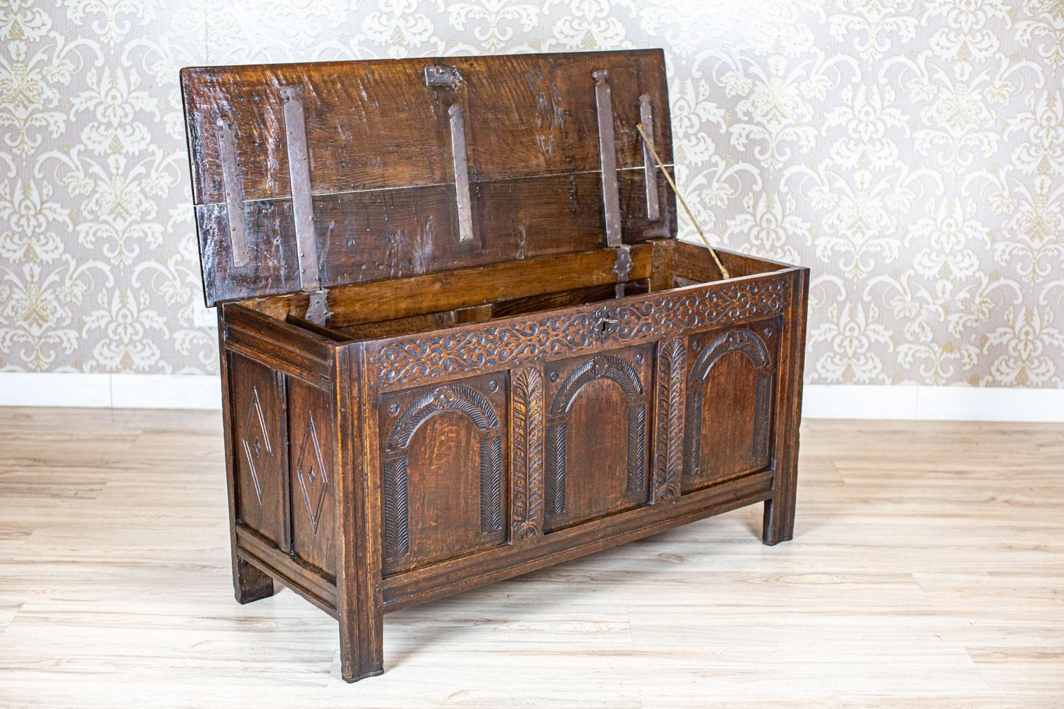 European 19th-Century Oak Cassone in Carved Floral Patterns For Sale