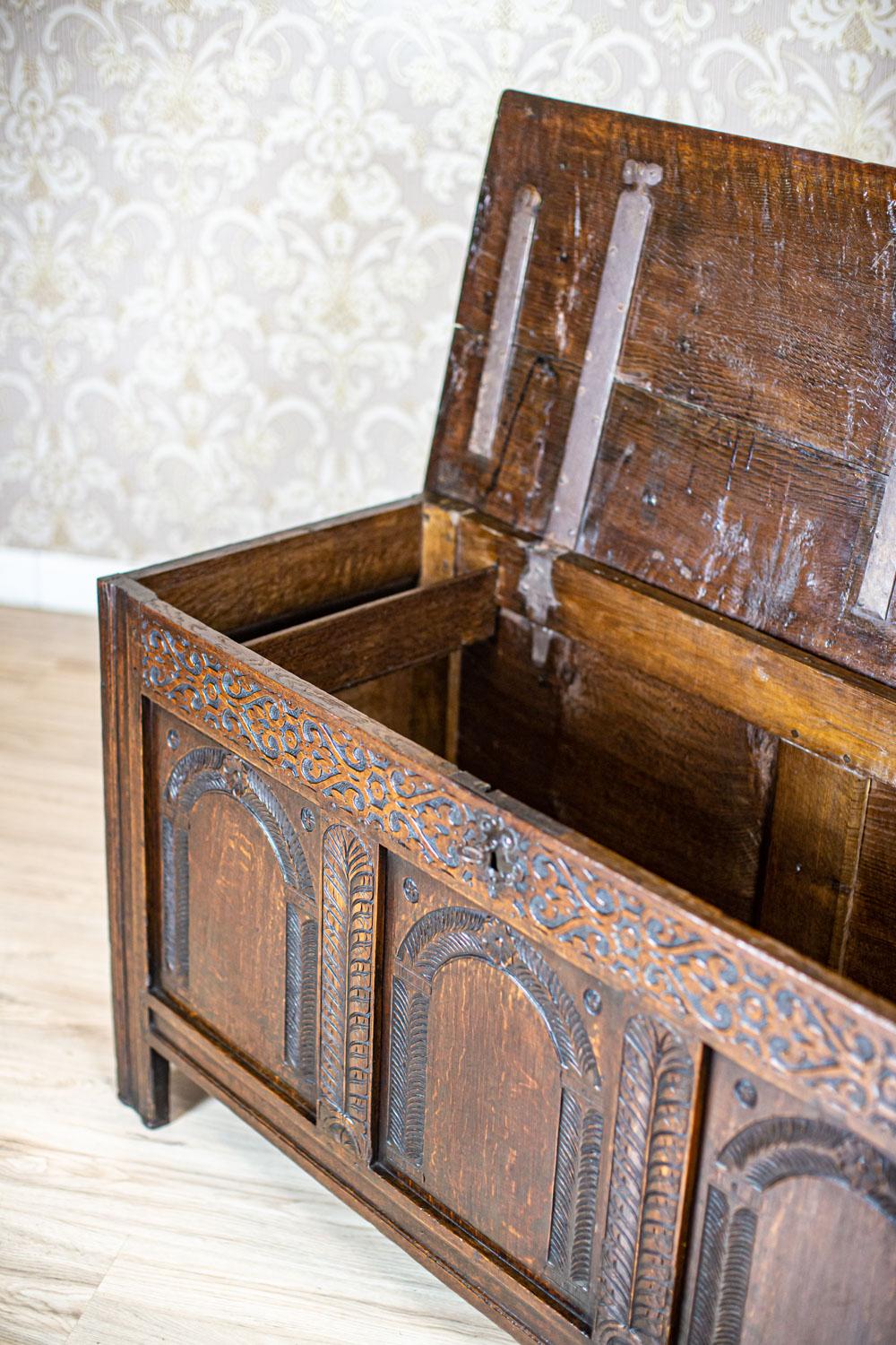 19th-Century Oak Cassone in Carved Floral Patterns For Sale 2
