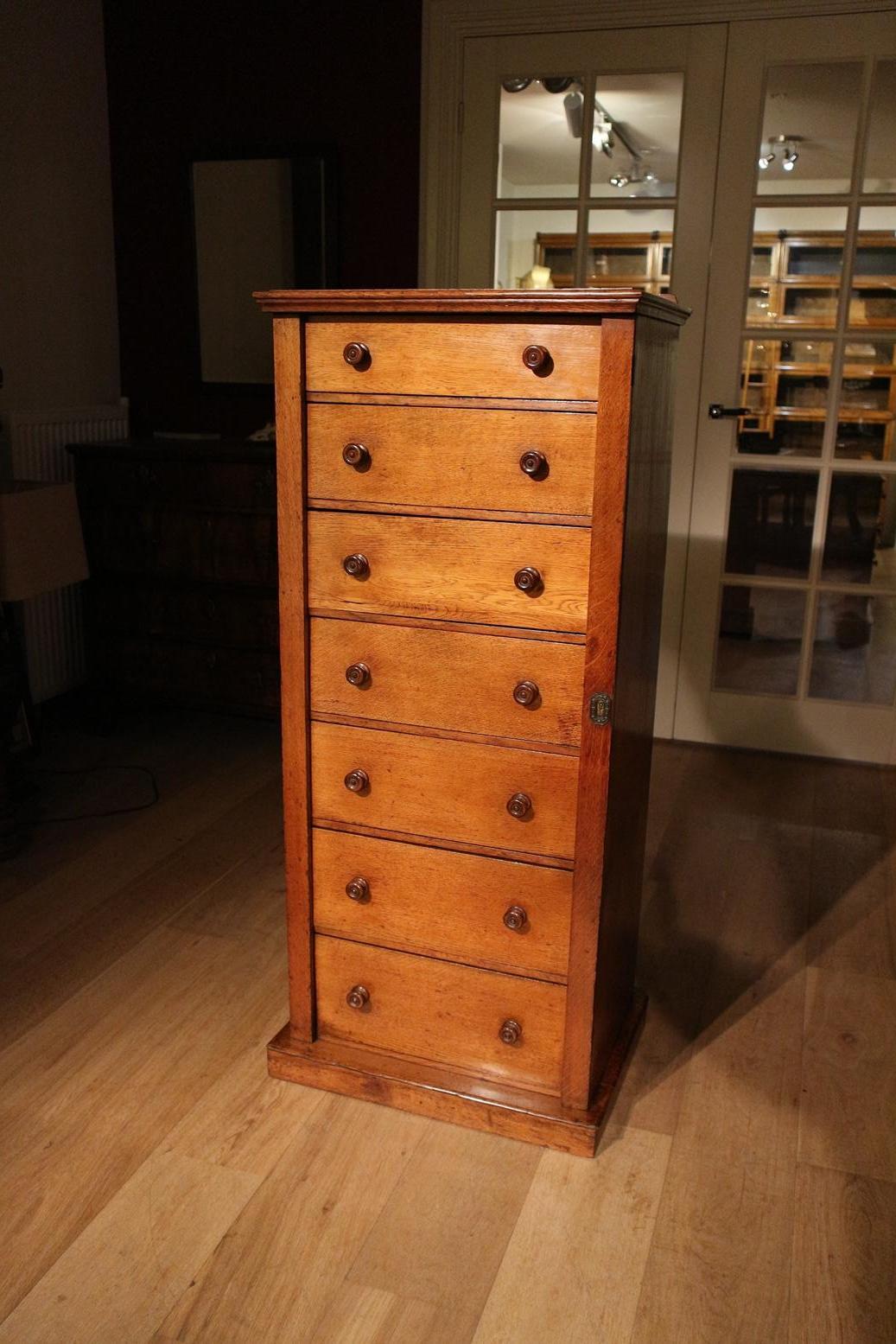English 19th Century Oak Chest of Drawers