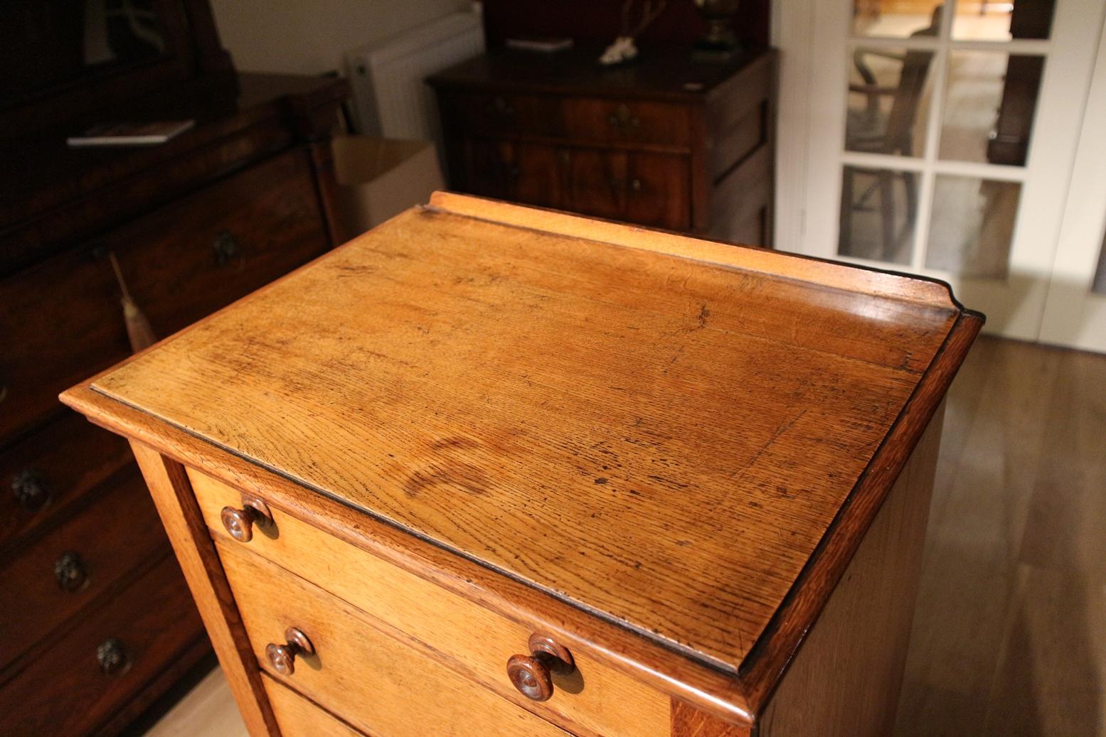 19th Century Oak Chest of Drawers 1