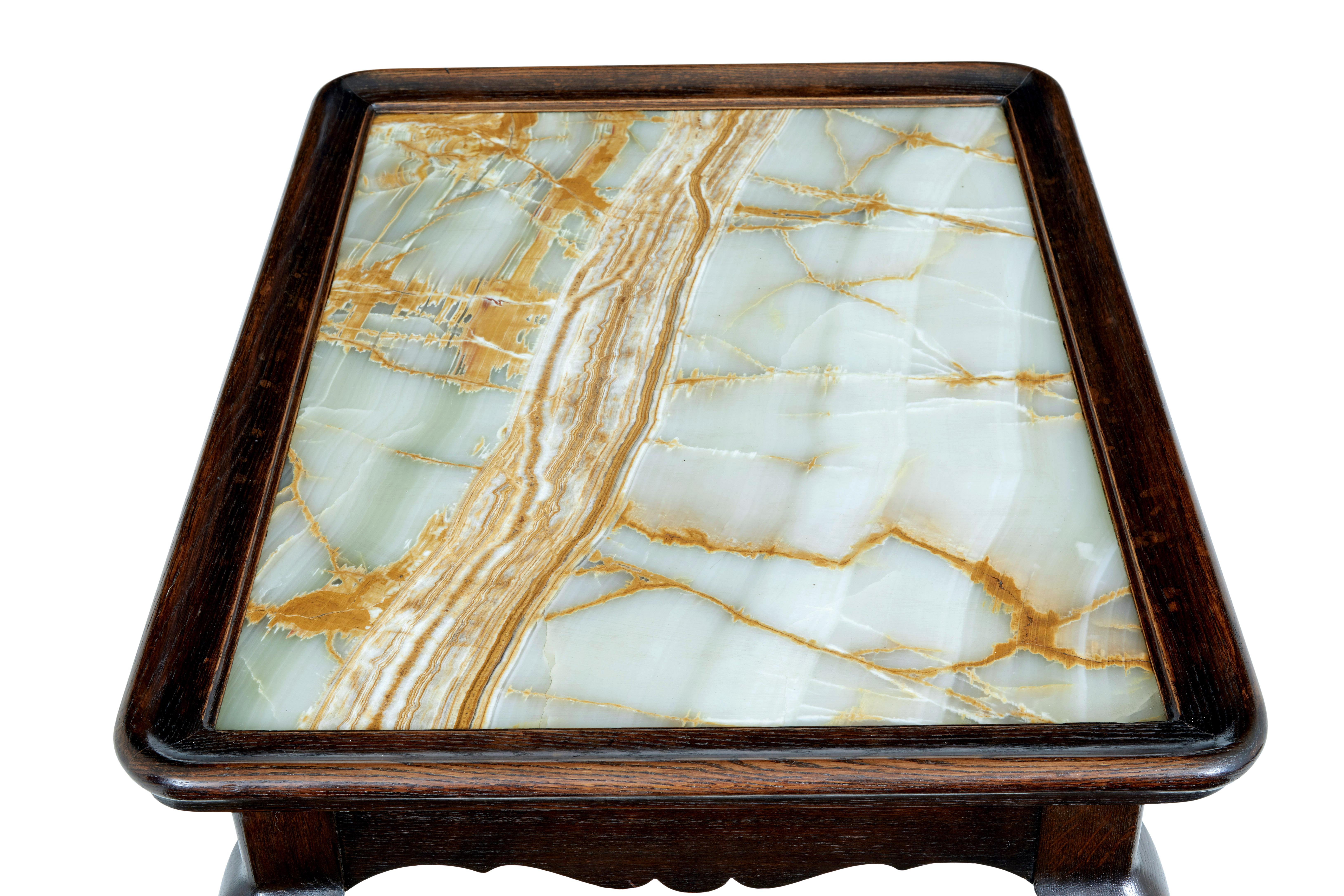 19. Jahrhundert Eiche Chippendale beeinflusst Onyxplatte Tisch (Englisch) im Angebot