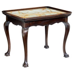 Mesa con tablero de ónice de influencia chippendale de roble del siglo XIX