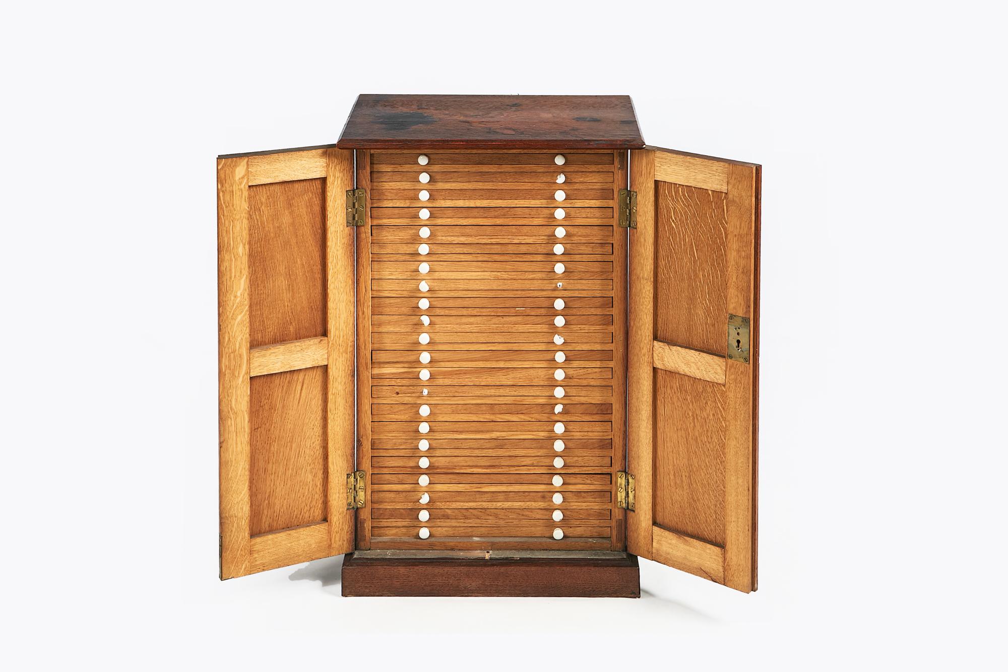 Cabinet en Oak pour monnaies ou collectionneurs du 19ème siècle Bon état - En vente à Dublin 8, IE