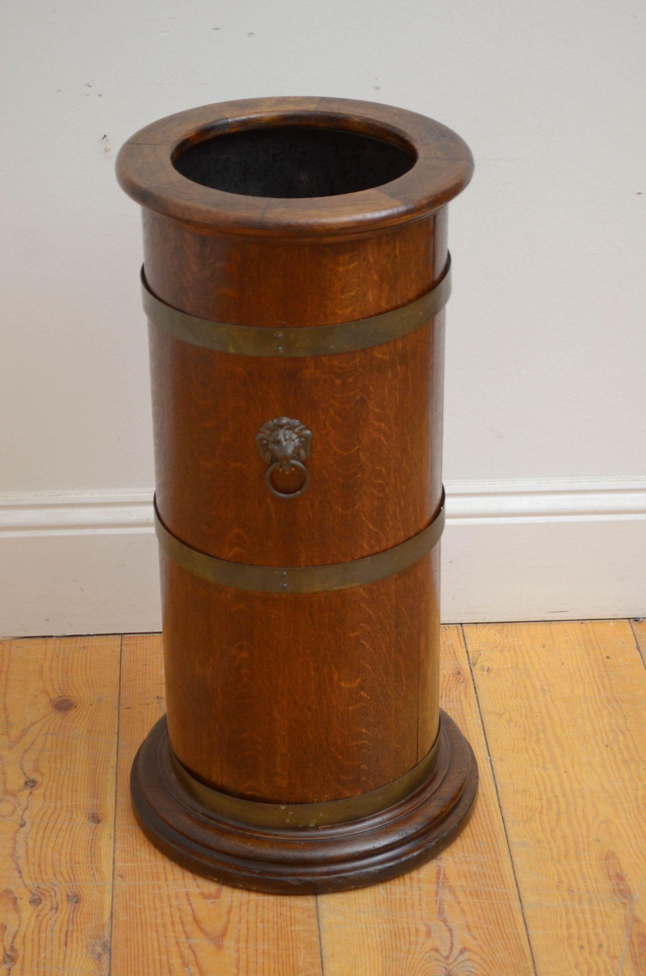 English 19th Century Oak Coopered Stick Stand For Sale