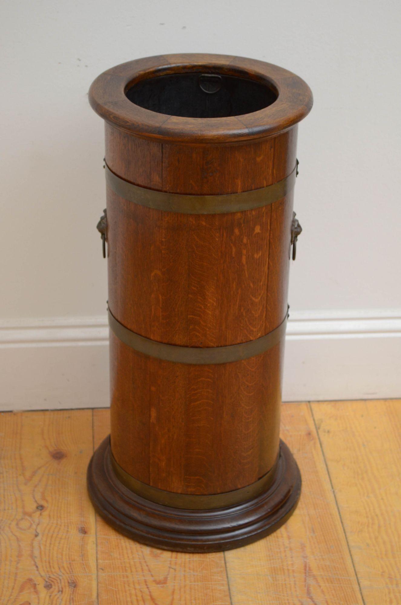 19th Century Oak Coopered Stick Stand In Good Condition For Sale In Whaley Bridge, GB