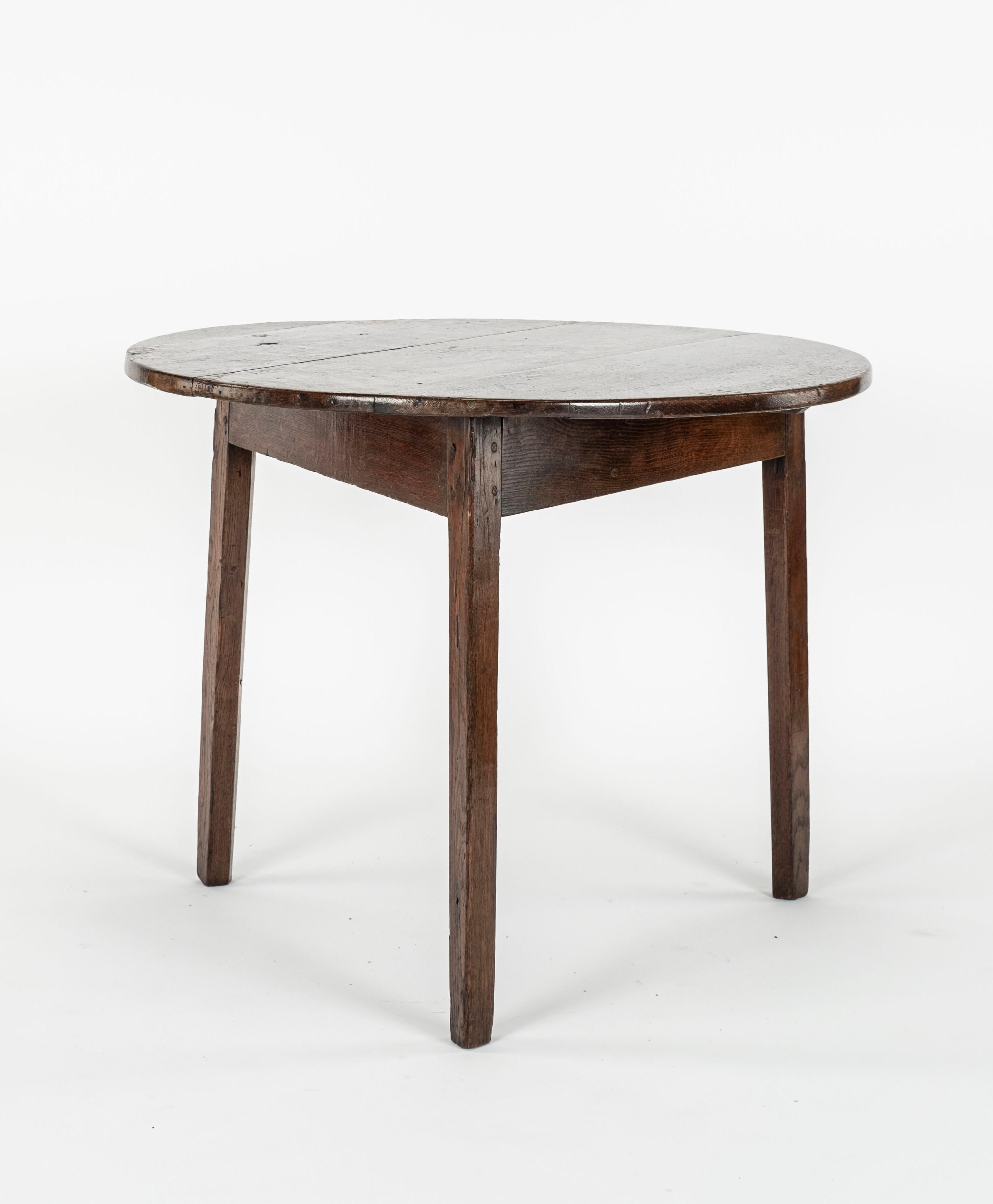  Tavolo in Oak del 19° secolo C. 1840  senza ripiano inferiore.
Diametro 34