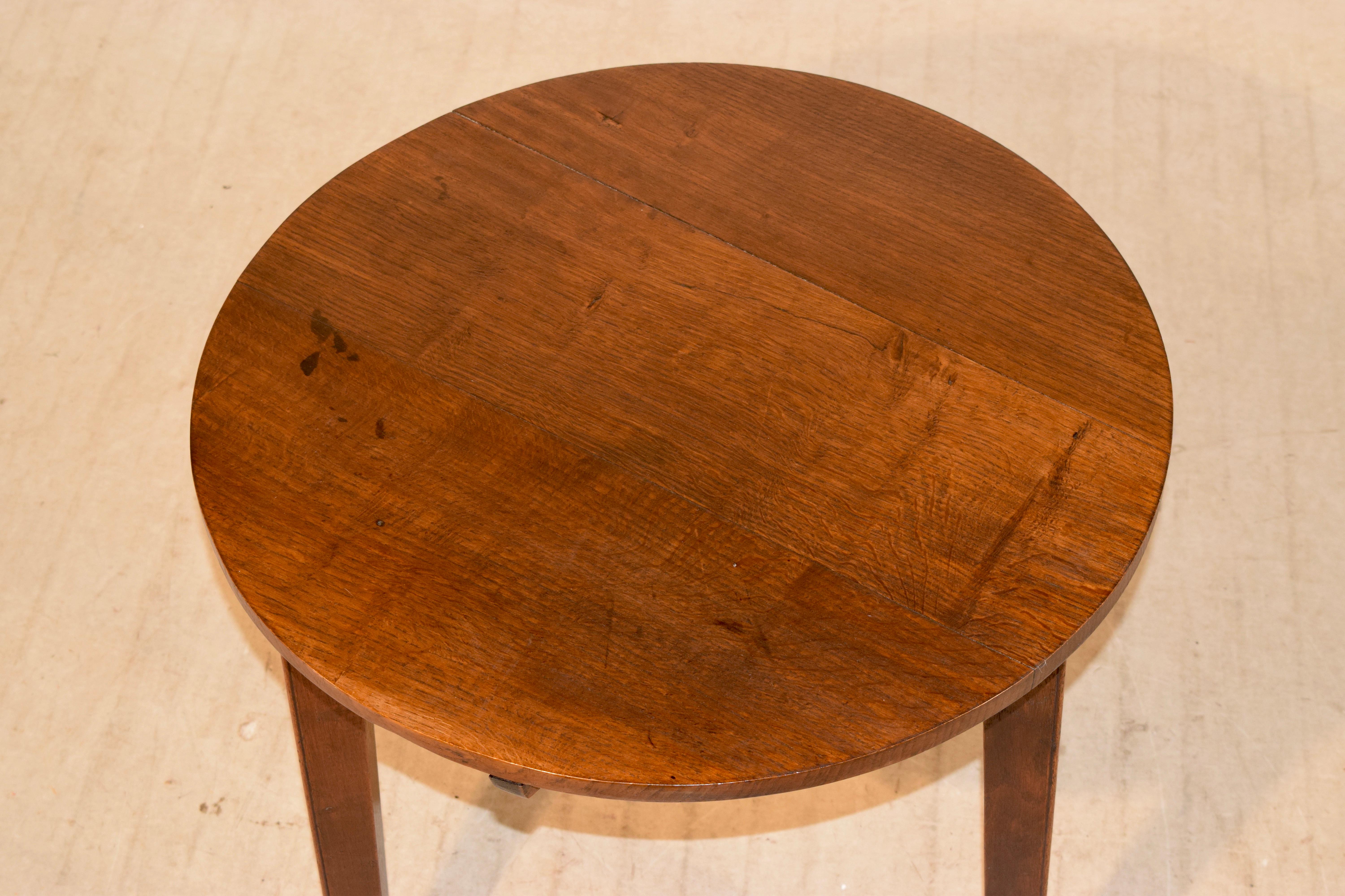 19th Century Oak Cricket Table In Good Condition In High Point, NC