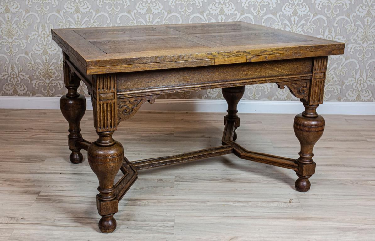 We present you a solid oak table from Q4 of the 19th century, manufactured in the Netherlands.
The table has an extendable top and is supported on massive turned legs in the shape of vases, which are connected at the bottom with a stretcher made of