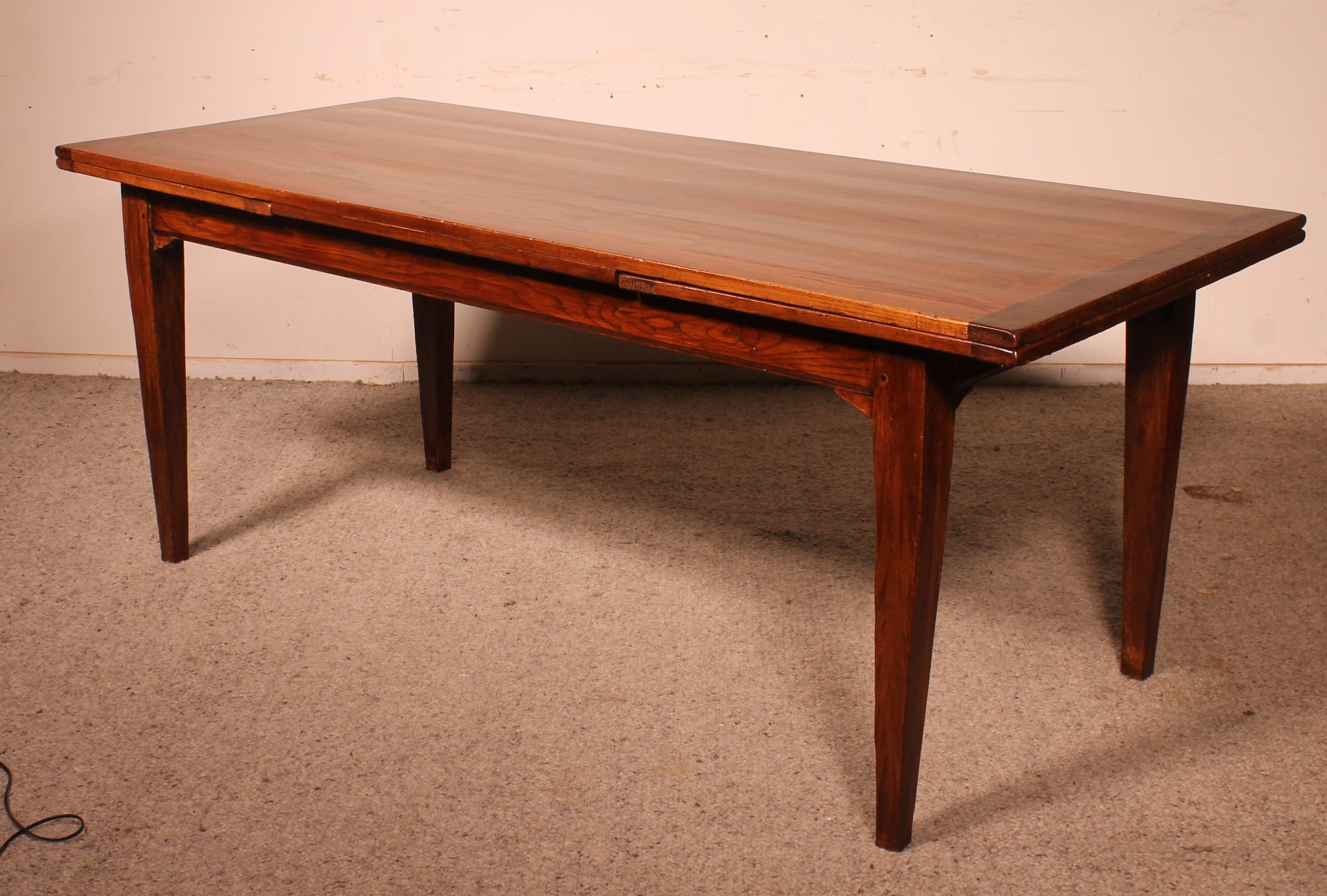 19th Century Oak Extending Table from France In Good Condition For Sale In Brussels, Brussels