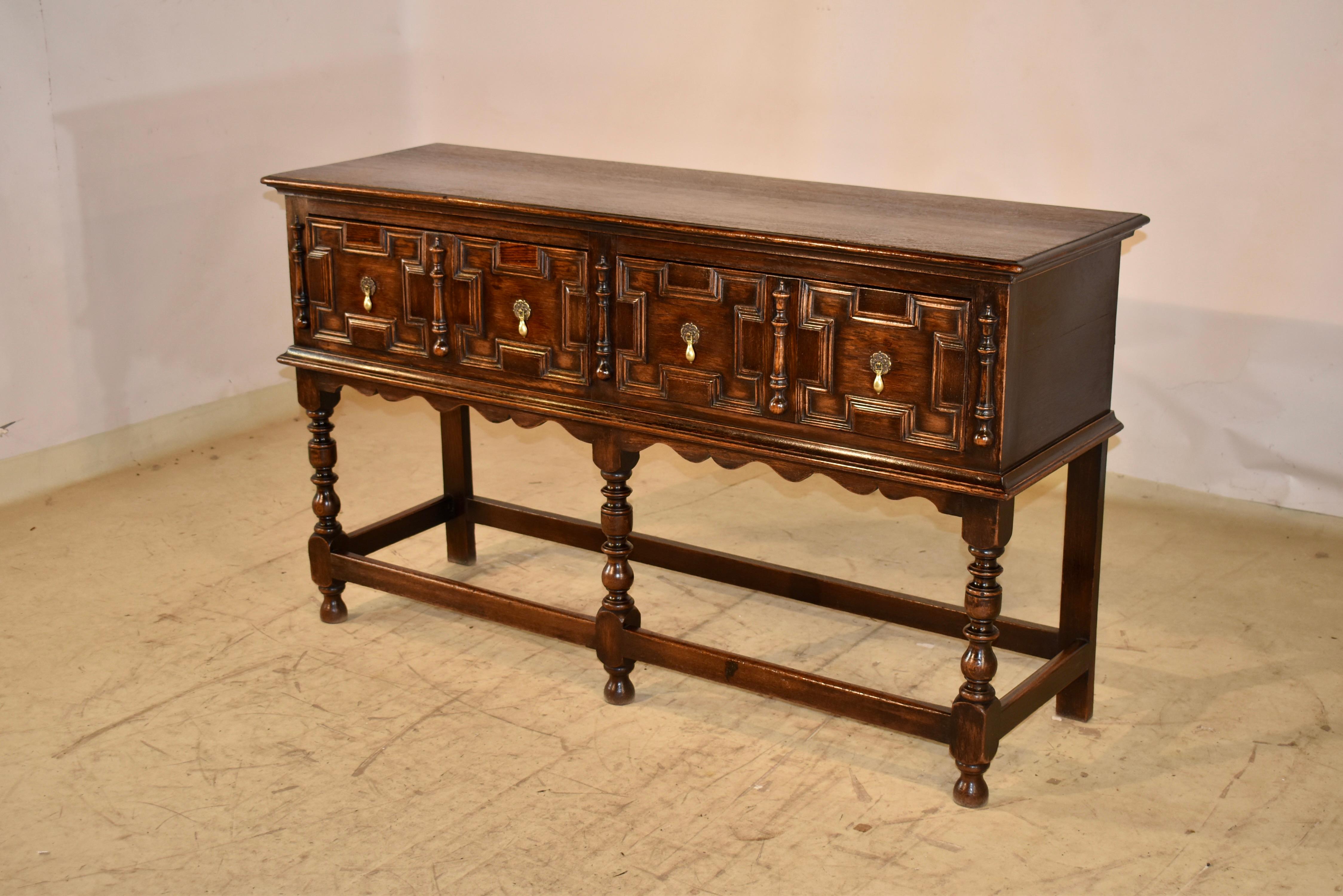 Credenza geometrica in Oak del XIX secolo dall'Inghilterra In condizioni buone in vendita a High Point, NC
