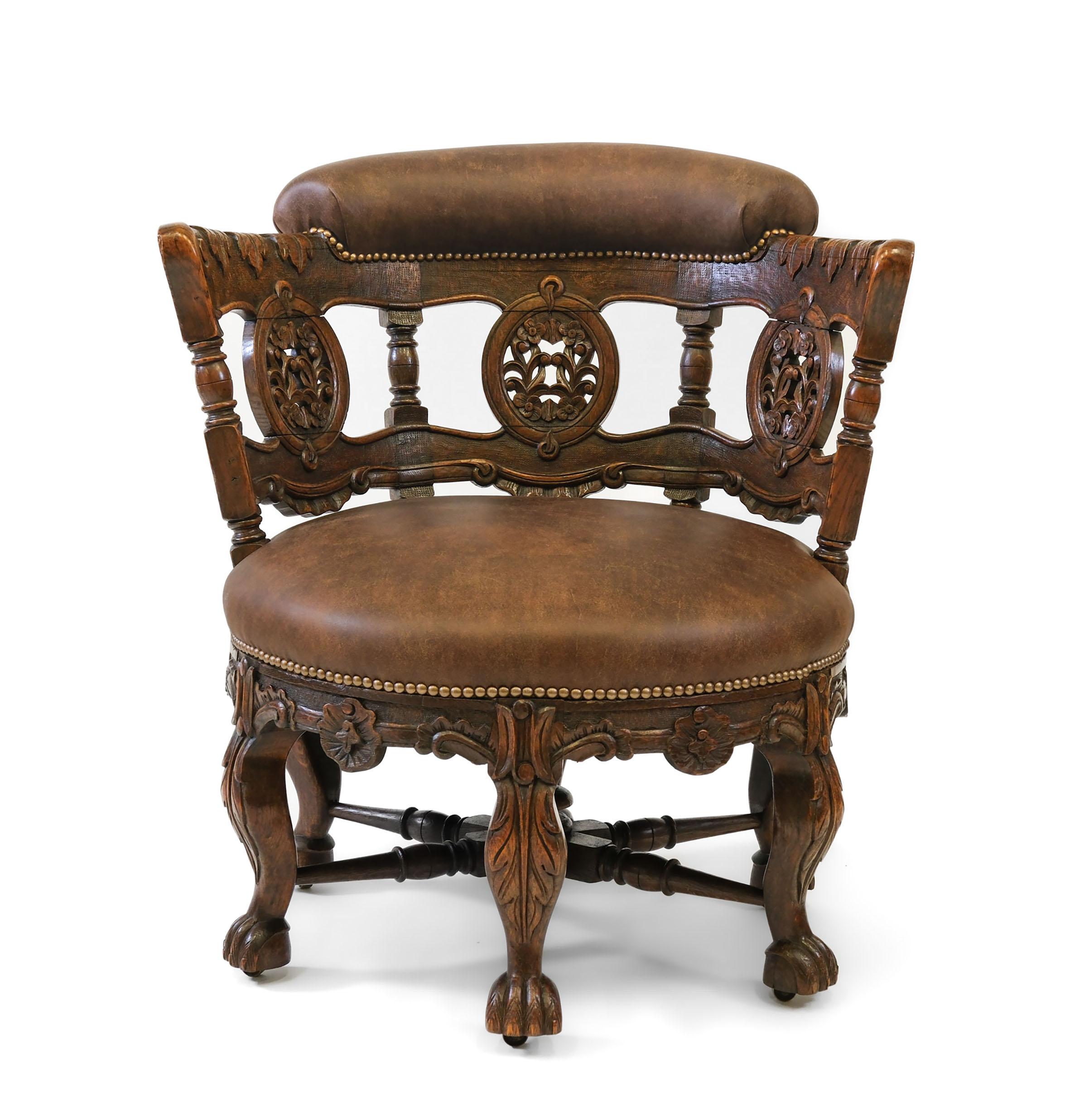 Poltrona Burgermeister in quercia e pelle del XIX secolo. Inglese. Circa 1880.

Di forma insolita, questo stile di sedia era conosciuto in passato come 