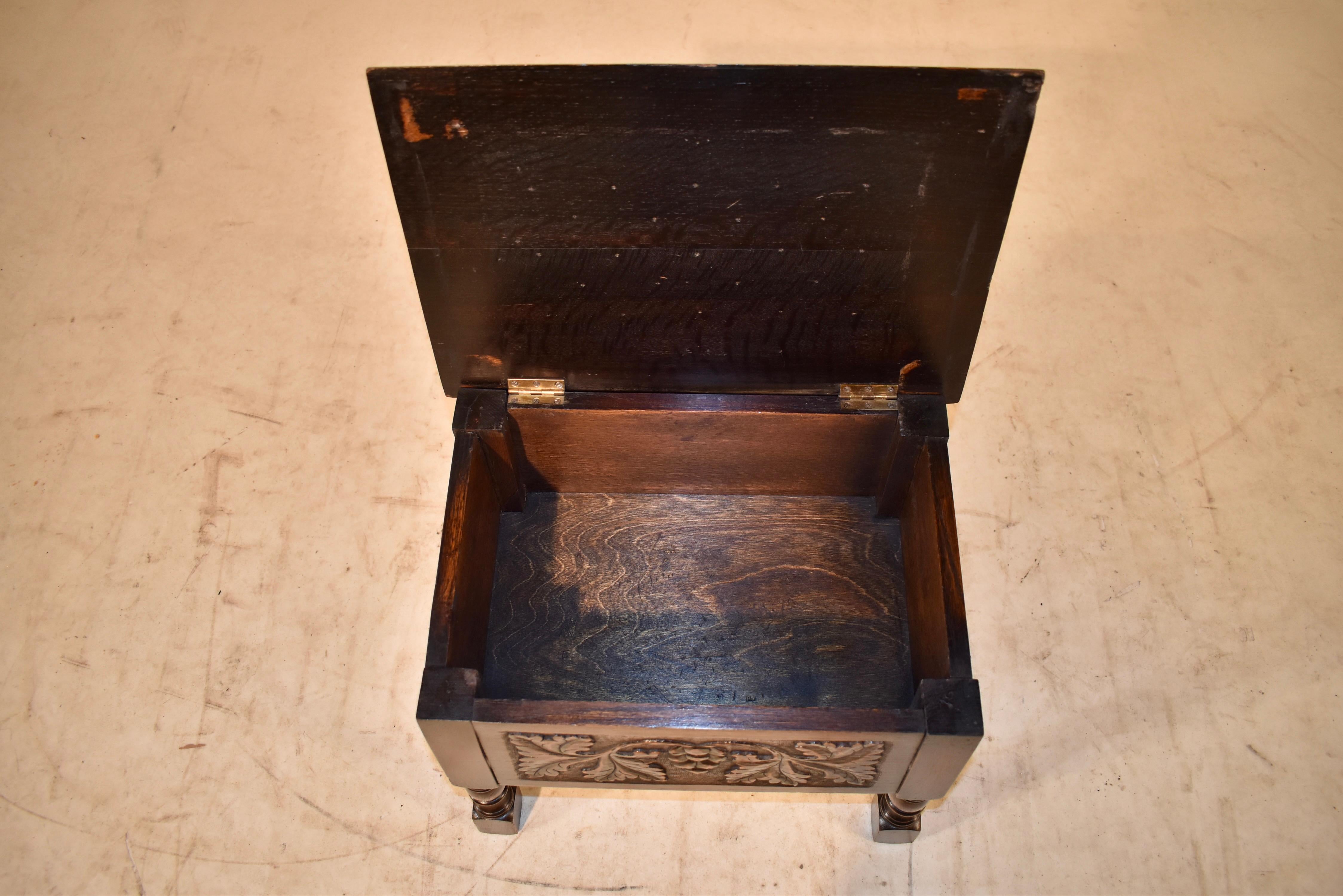 19th Century Oak Lift Top Stool In Good Condition In High Point, NC