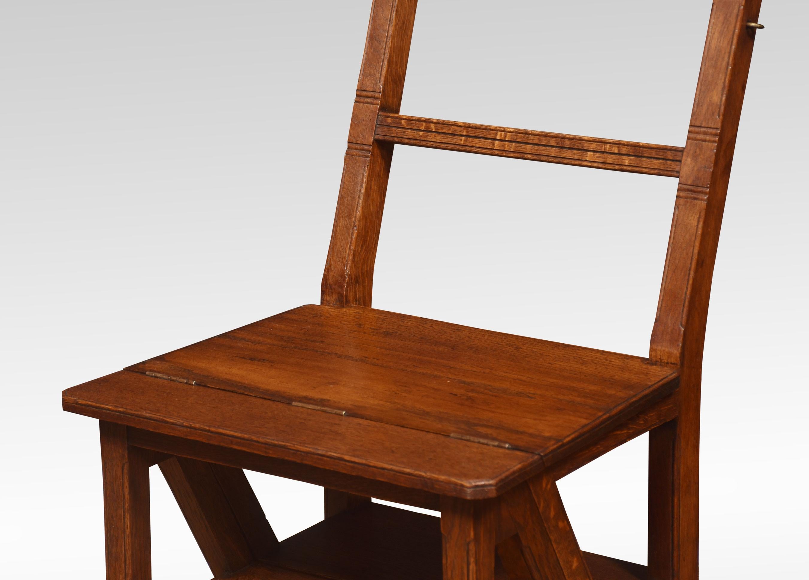 Britannique Chaise métamorphique en chêne du XIXe siècle en vente