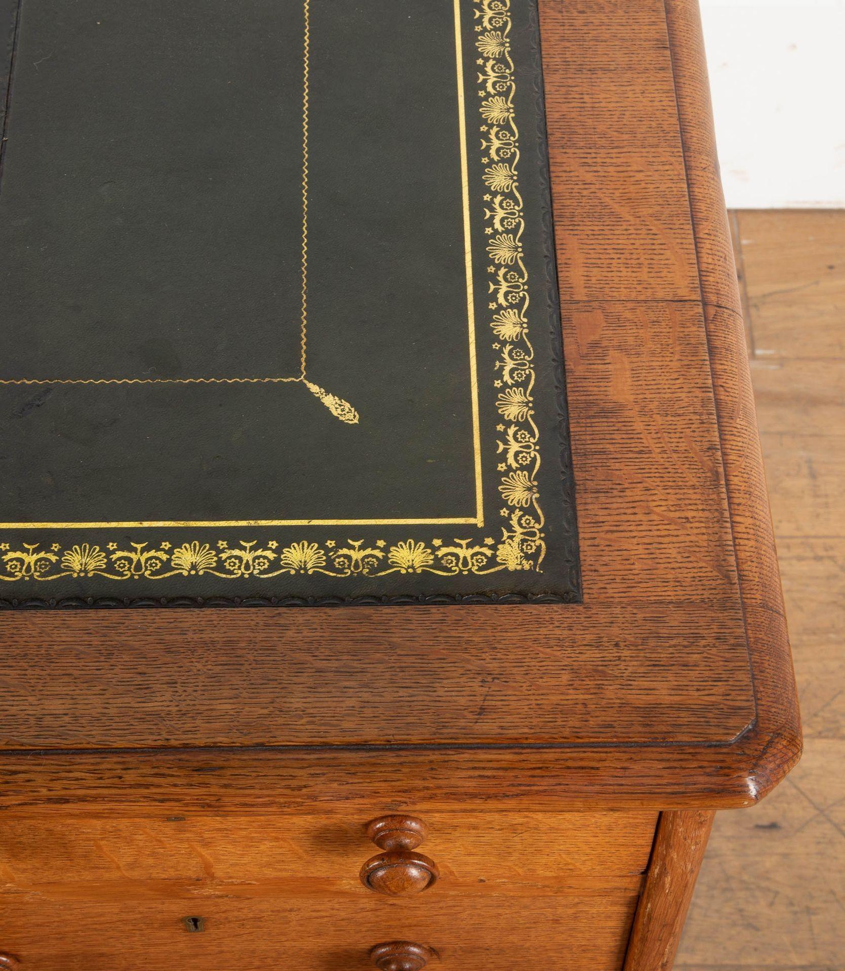 Scrivania a piedistallo in Oak del XIX secolo di Hindley & Sons in vendita 1