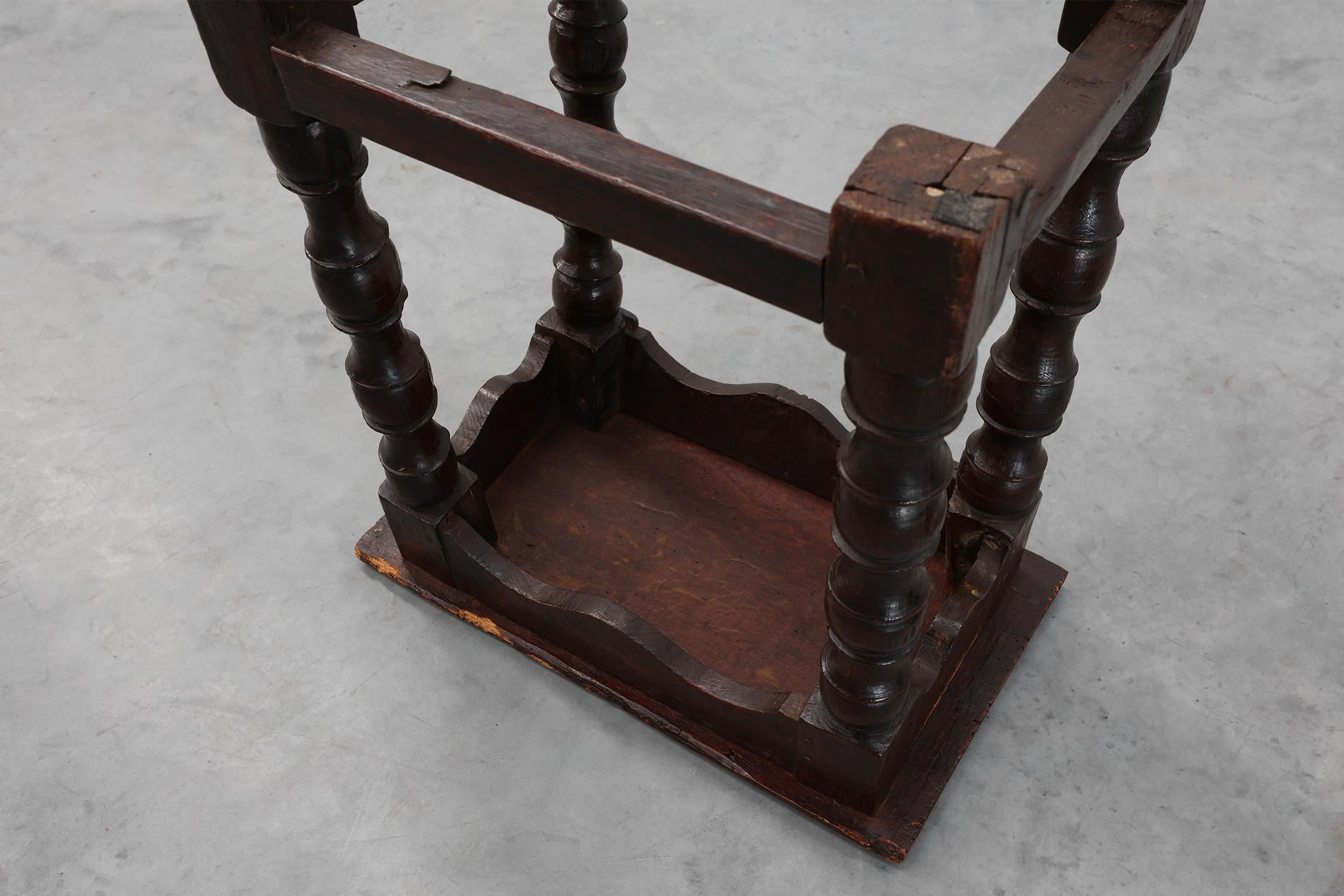 Rechteckiger Hocker oder Tisch aus Eiche des 19. Jahrhunderts mit gedrechselten Beinen, Frankreich ca. 1 im Angebot 5