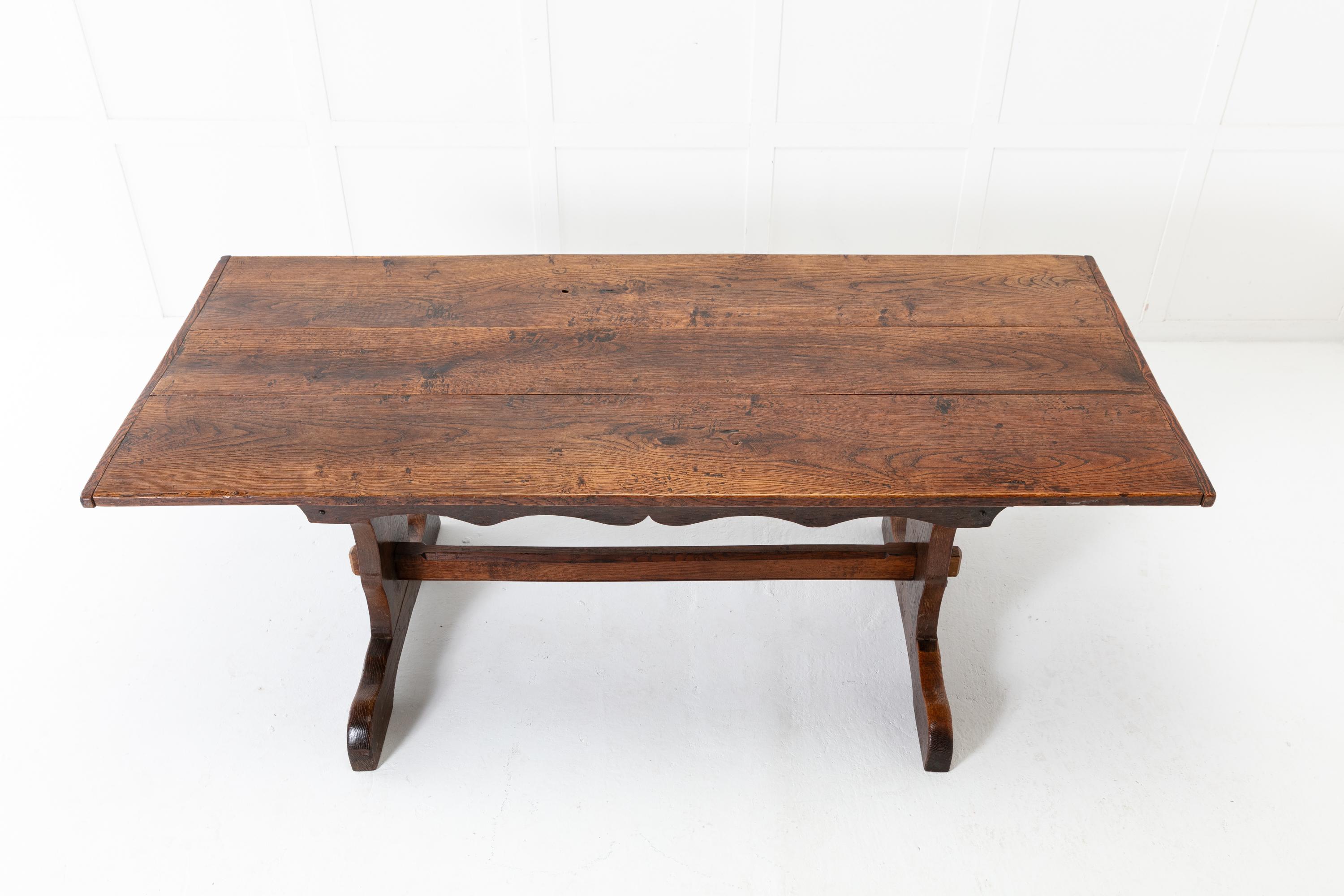 Table de réfectoire en chêne du XIXe siècle en vente 1