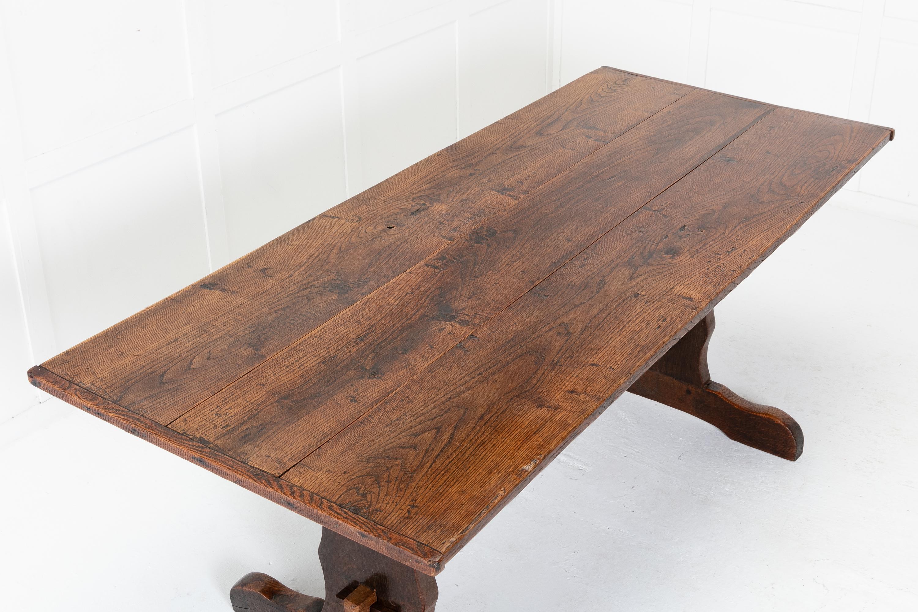 Table de réfectoire en chêne du XIXe siècle en vente 2