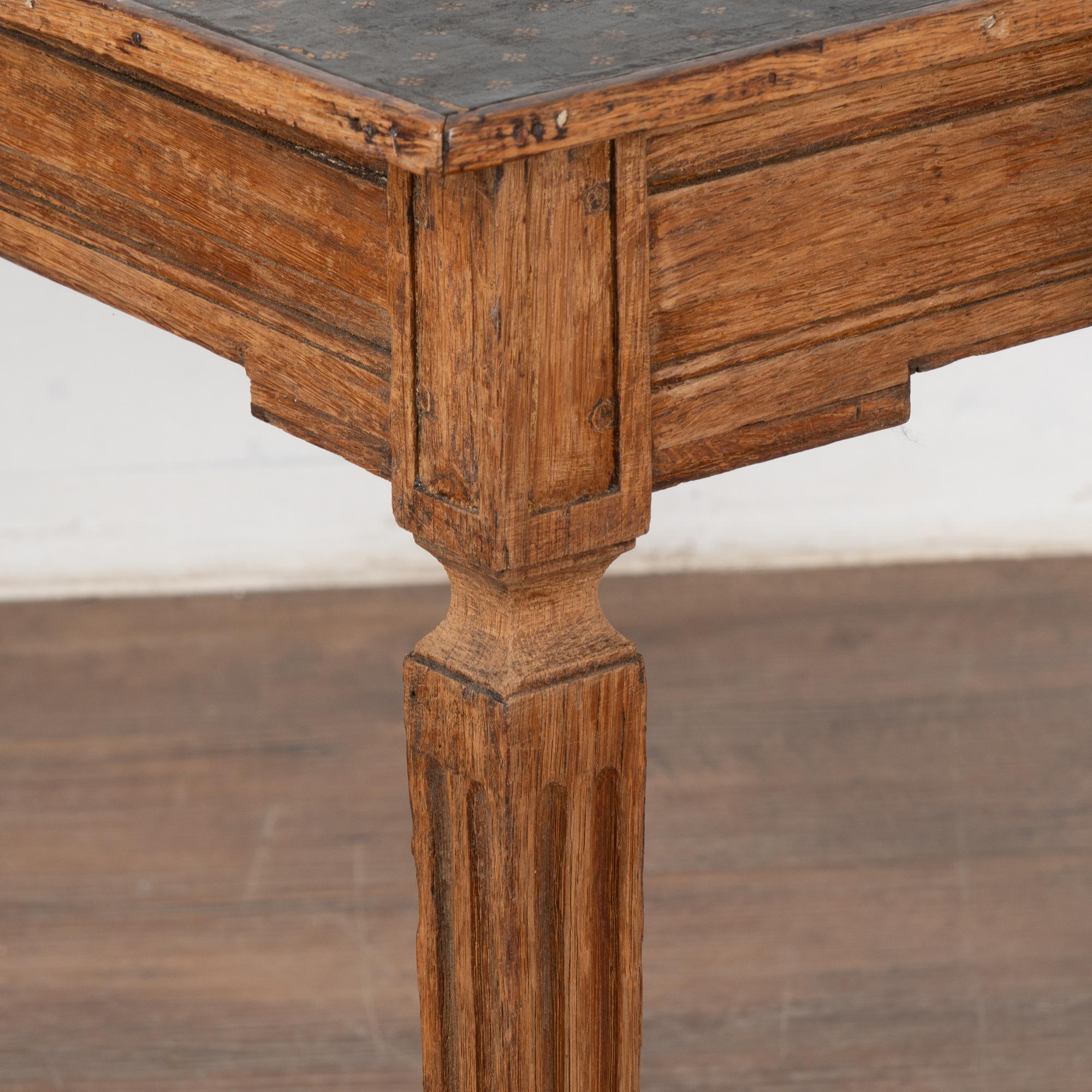 Table d'appoint en chêne du 19ème siècle avec tiroir, Suède en vente 3