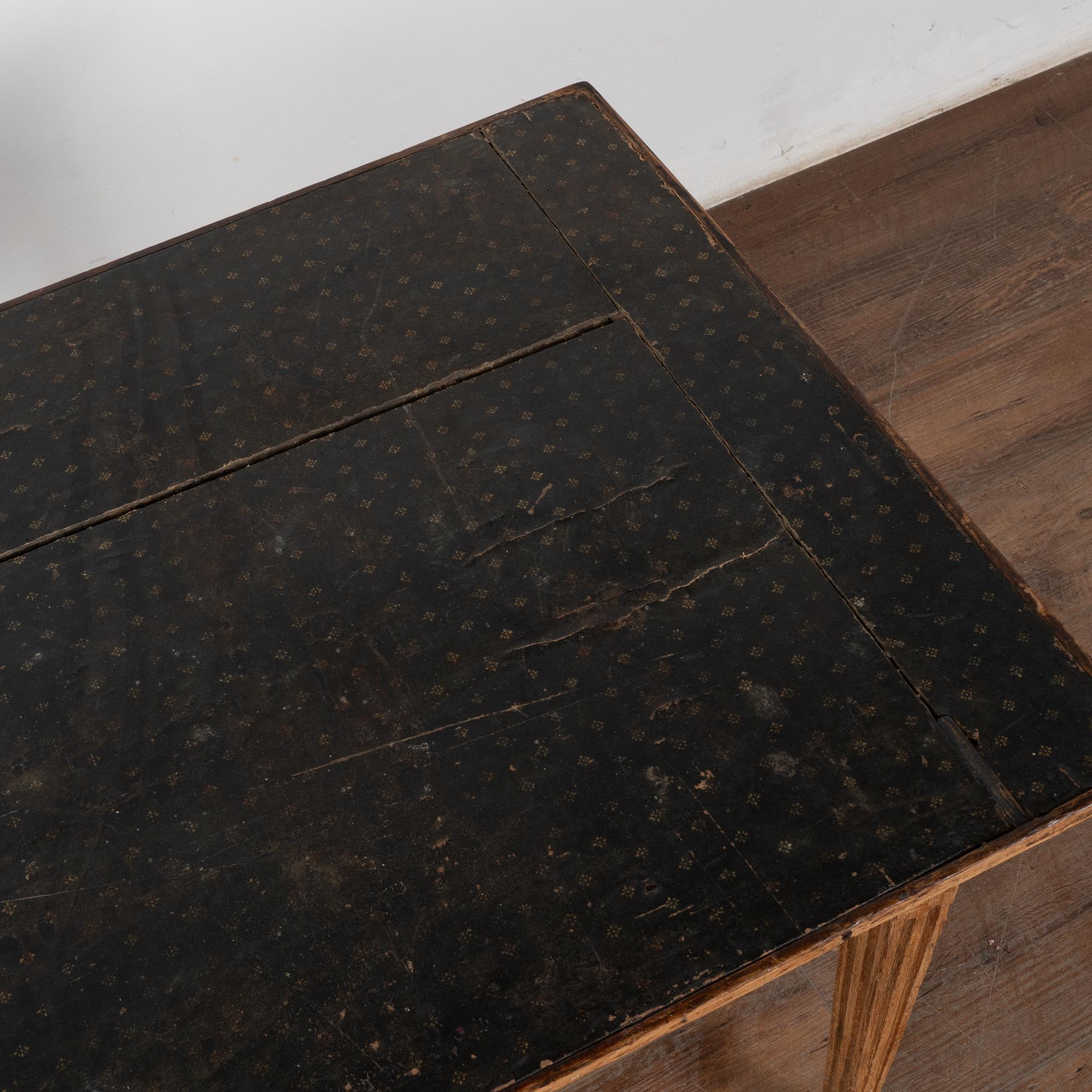 Chêne Table d'appoint en chêne du 19ème siècle avec tiroir, Suède en vente