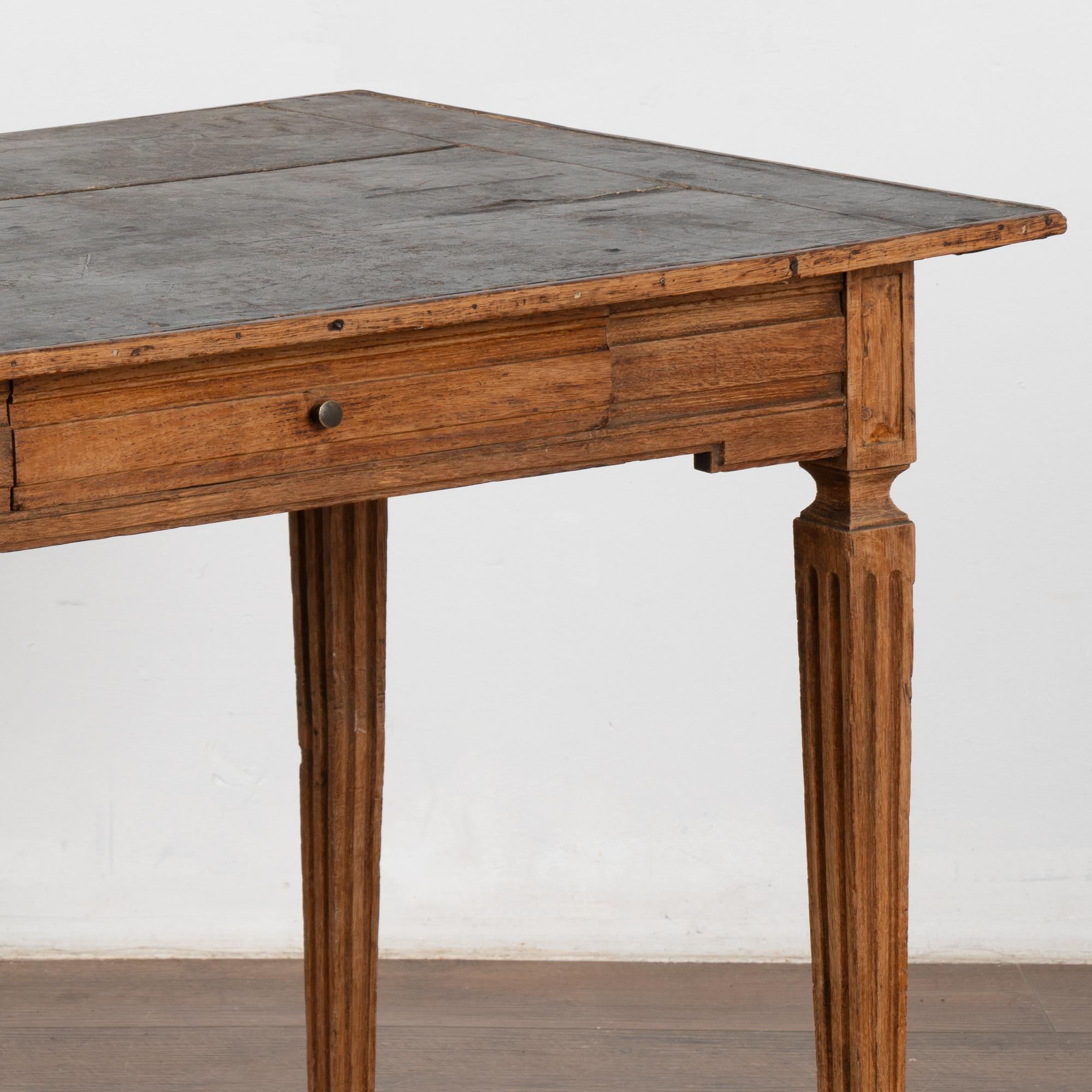 Table d'appoint en chêne du 19ème siècle avec tiroir, Suède en vente 2