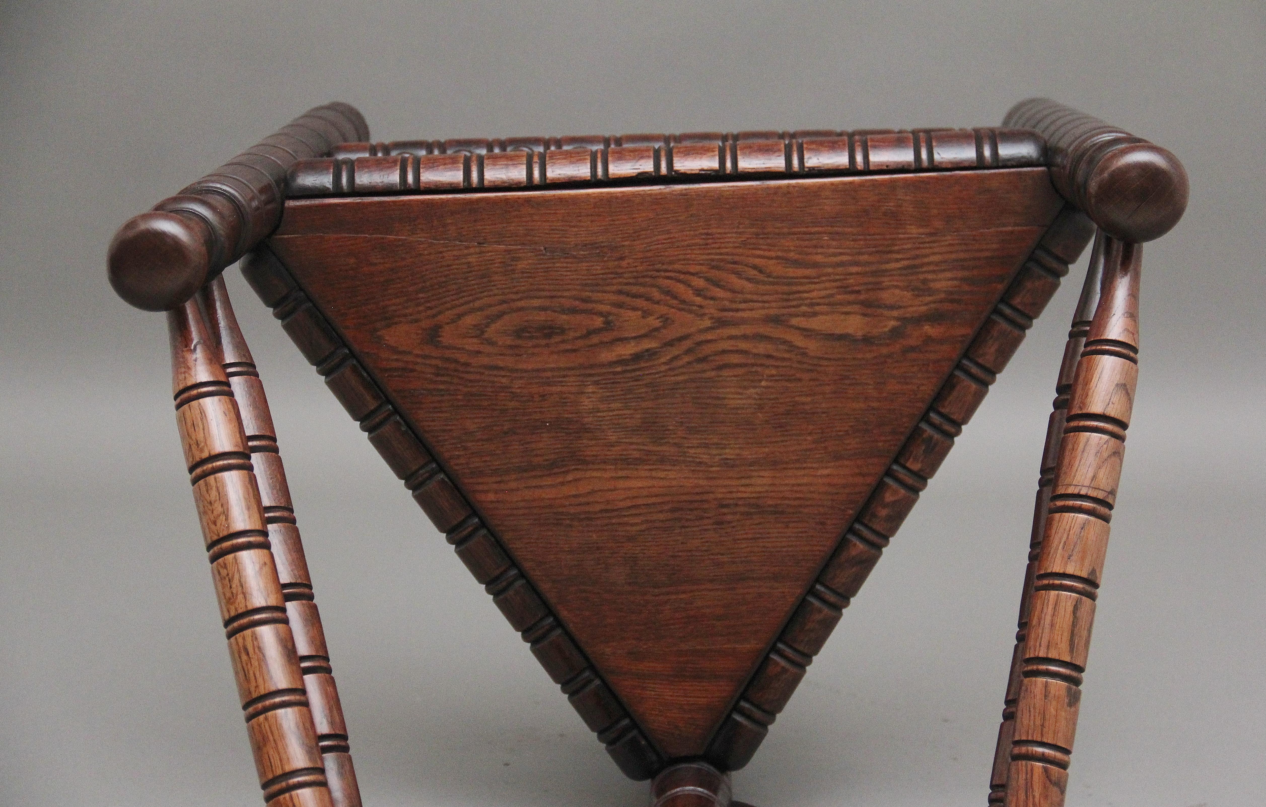 Chaise tournante en chêne du 19e siècle en vente 1
