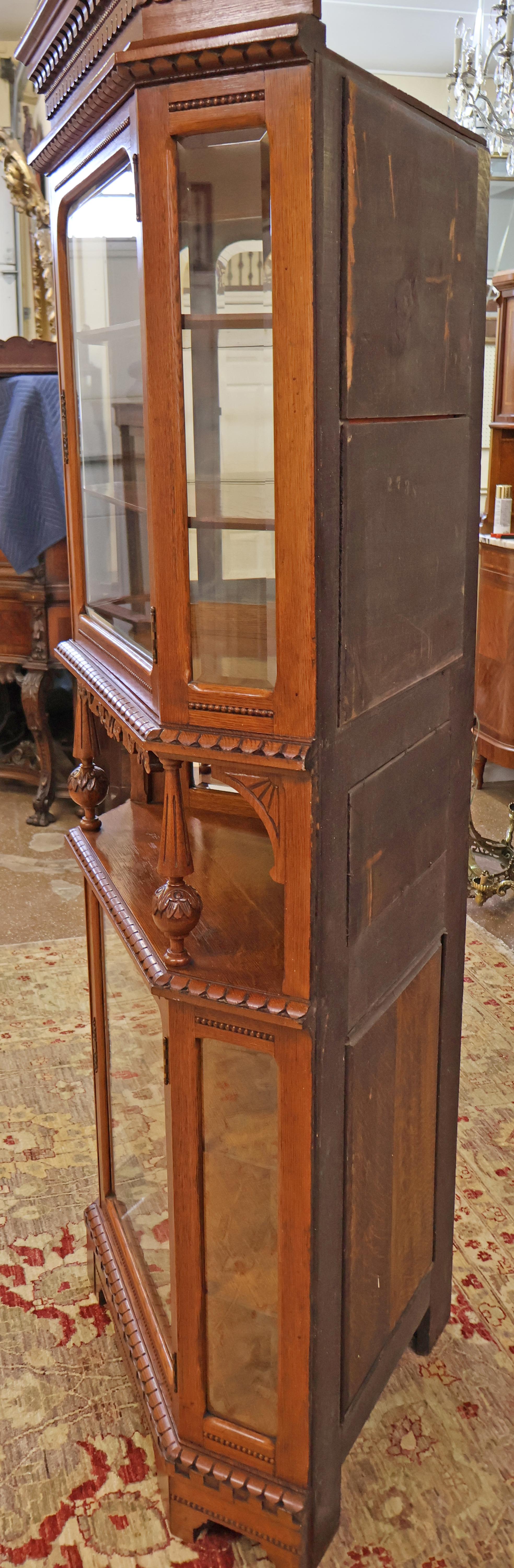 Armadio d'angolo vittoriano in Oak del XIX secolo Armadio d'angolo CIRCA 1880 in vendita 3