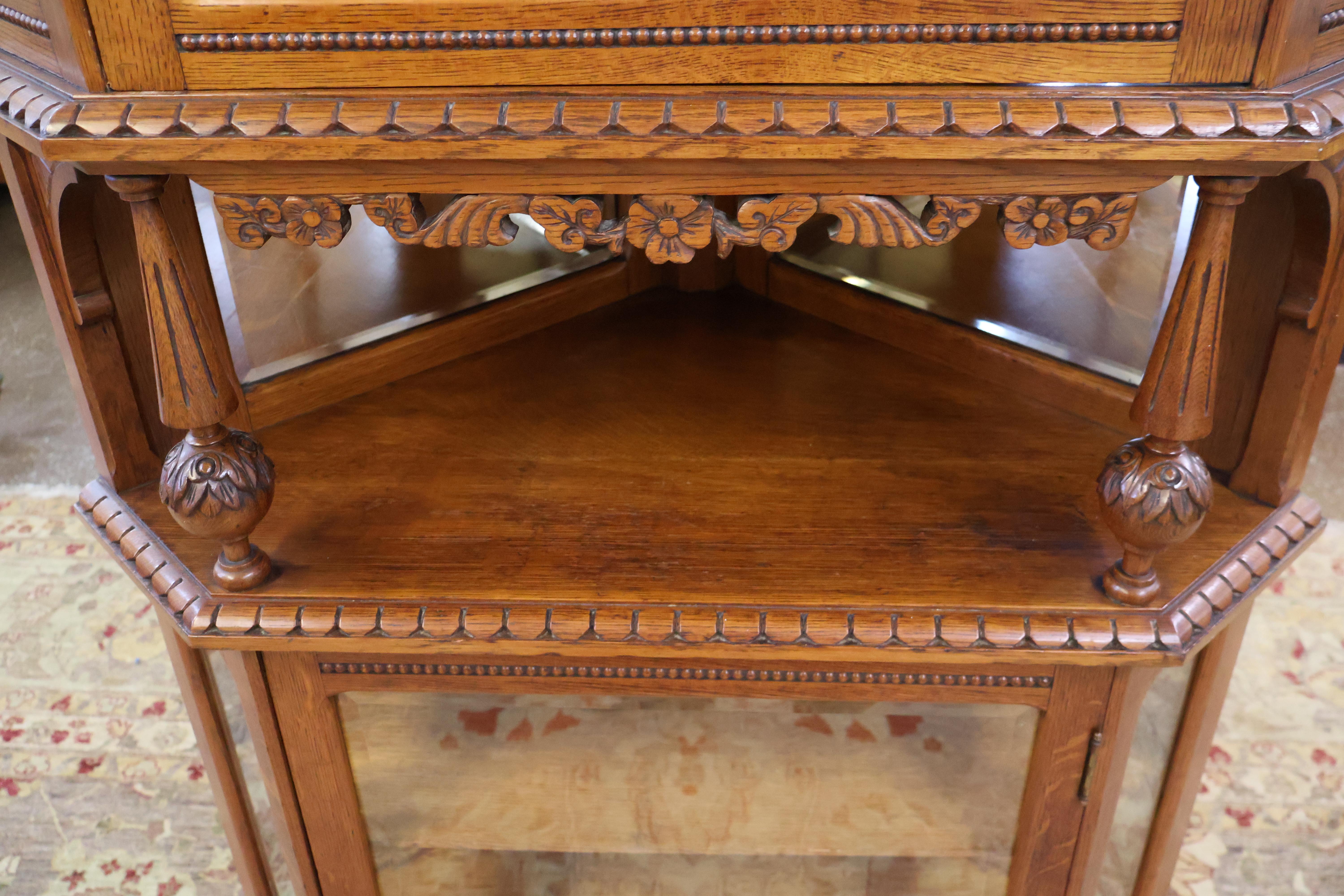 Armadio d'angolo vittoriano in Oak del XIX secolo Armadio d'angolo CIRCA 1880 in vendita 5