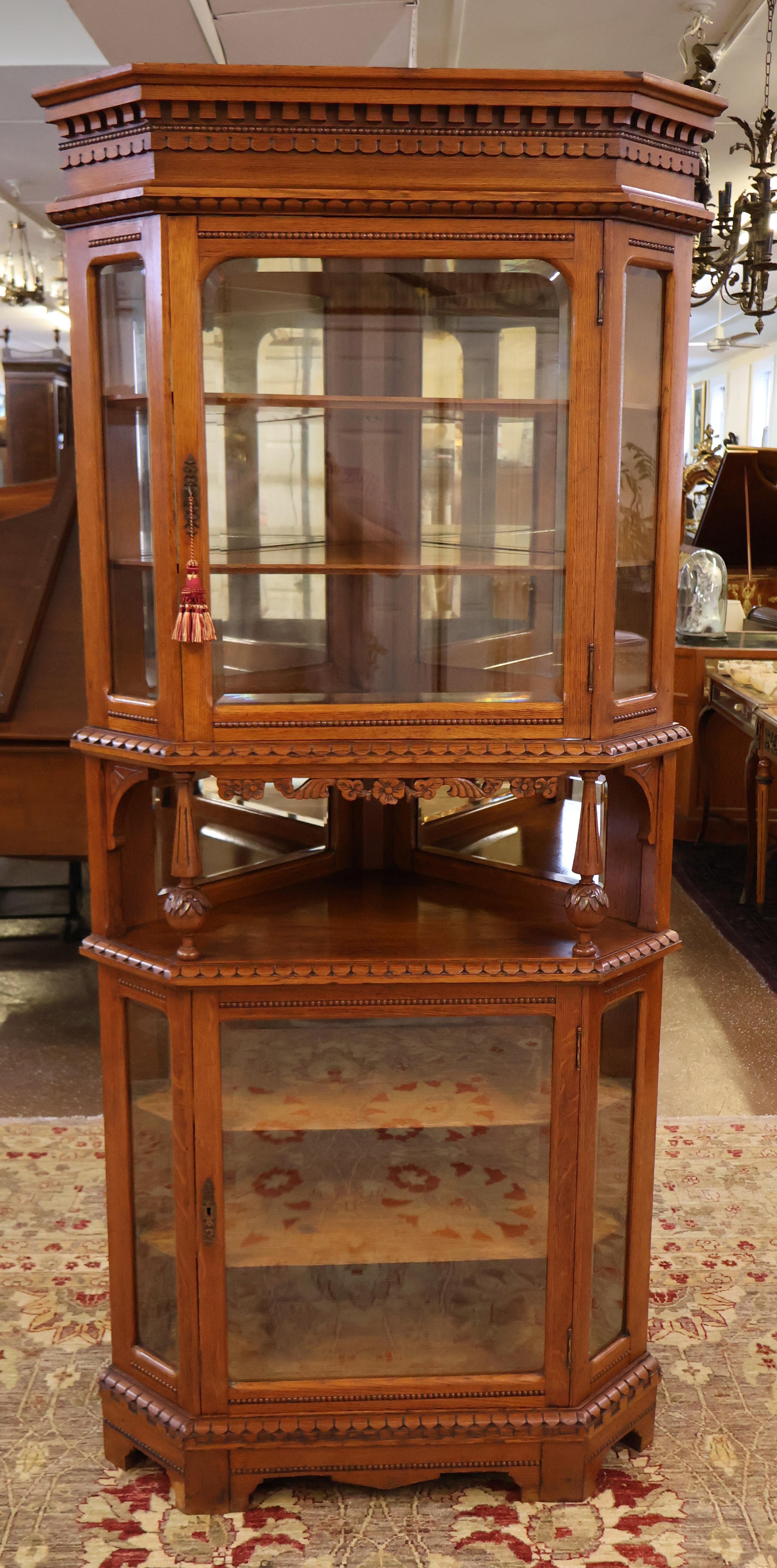 Armadio d'angolo vittoriano in Oak del XIX secolo Armadio d'angolo CIRCA 1880

Dimensioni: 82,5