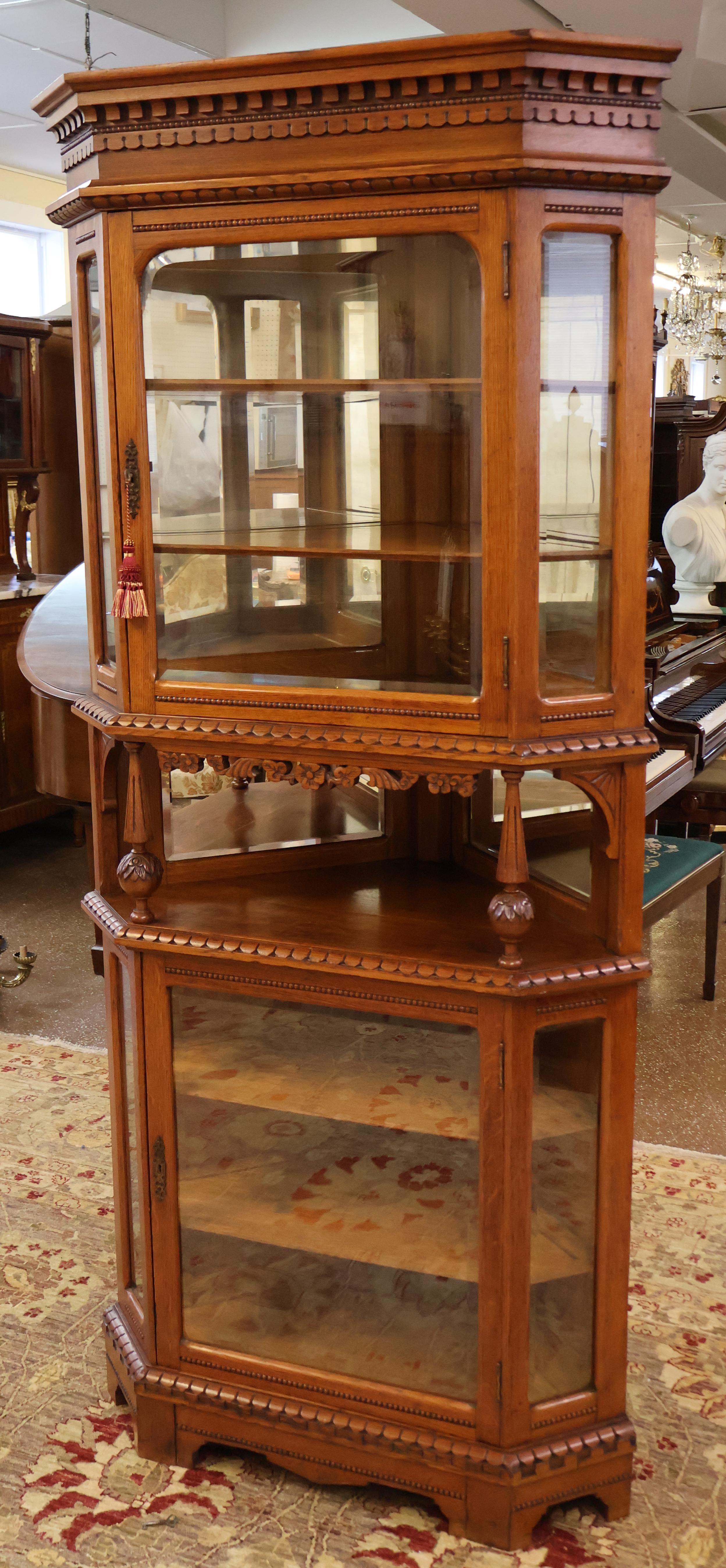 Americano Armadio d'angolo vittoriano in Oak del XIX secolo Armadio d'angolo CIRCA 1880 in vendita
