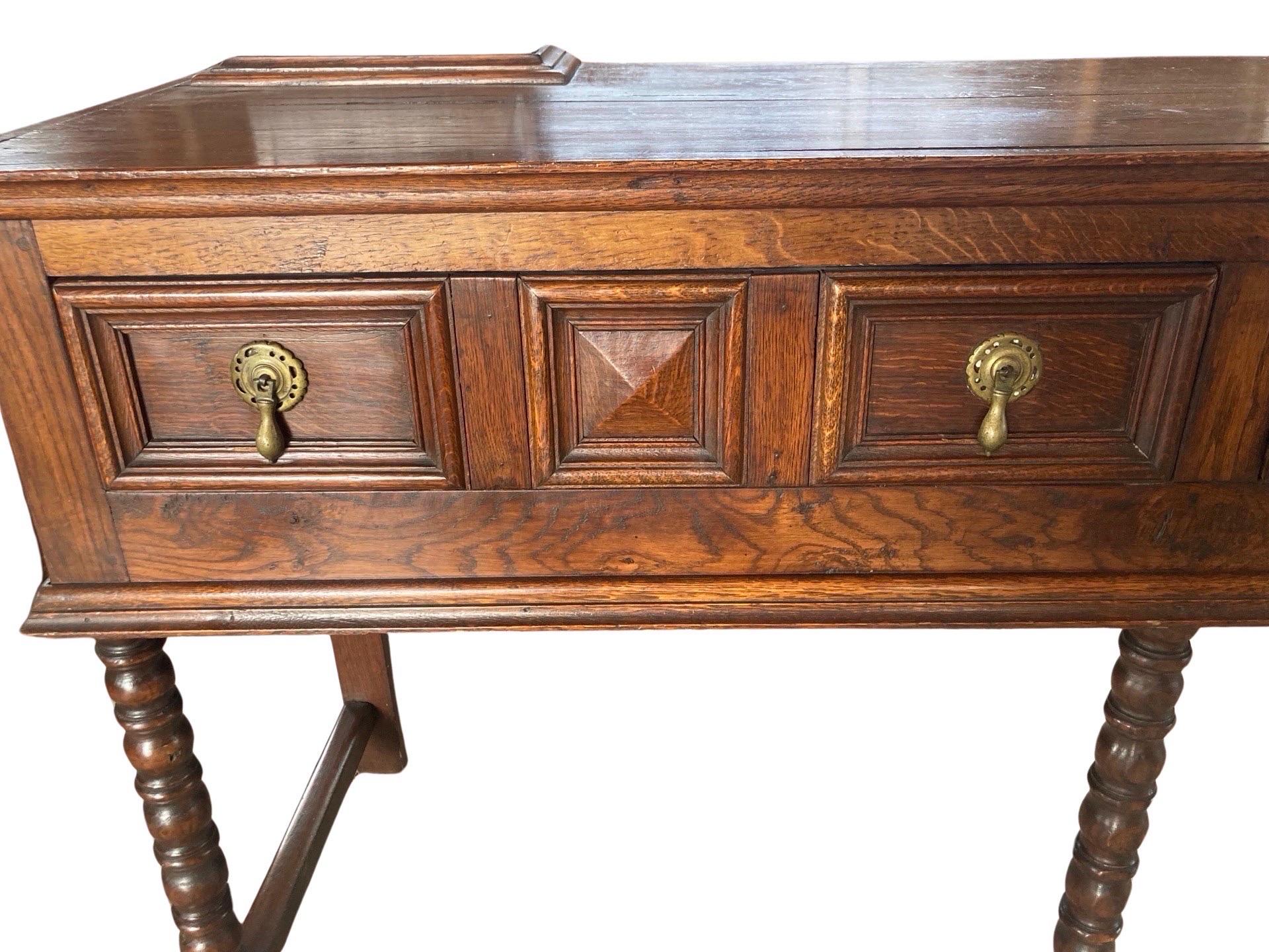 Intagliato a mano Cassettone / credenza / portapiatti gallese in Oak del XIX secolo in vendita