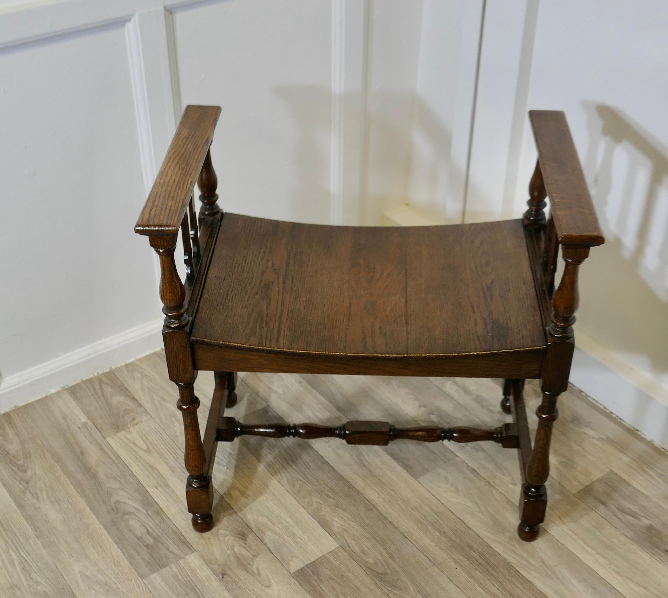 Gotico Sedile da finestra o panca da ingresso in Oak del XIX secolo  Questo è un bel pezzo onesto di Oak in vendita