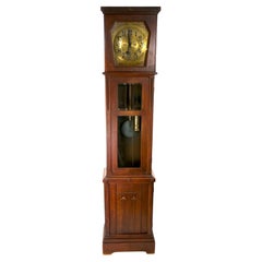 Horloge à grande boîte du 19e siècle avec cadre en Oak Wood / cadran en laiton