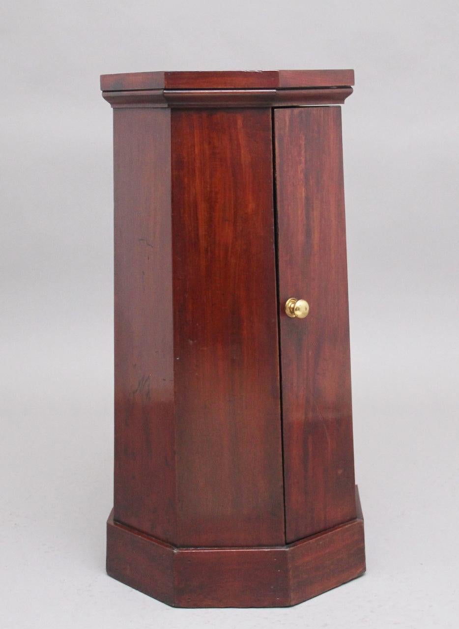 Early Victorian 19th Century Octagon Shaped Pedestal  For Sale