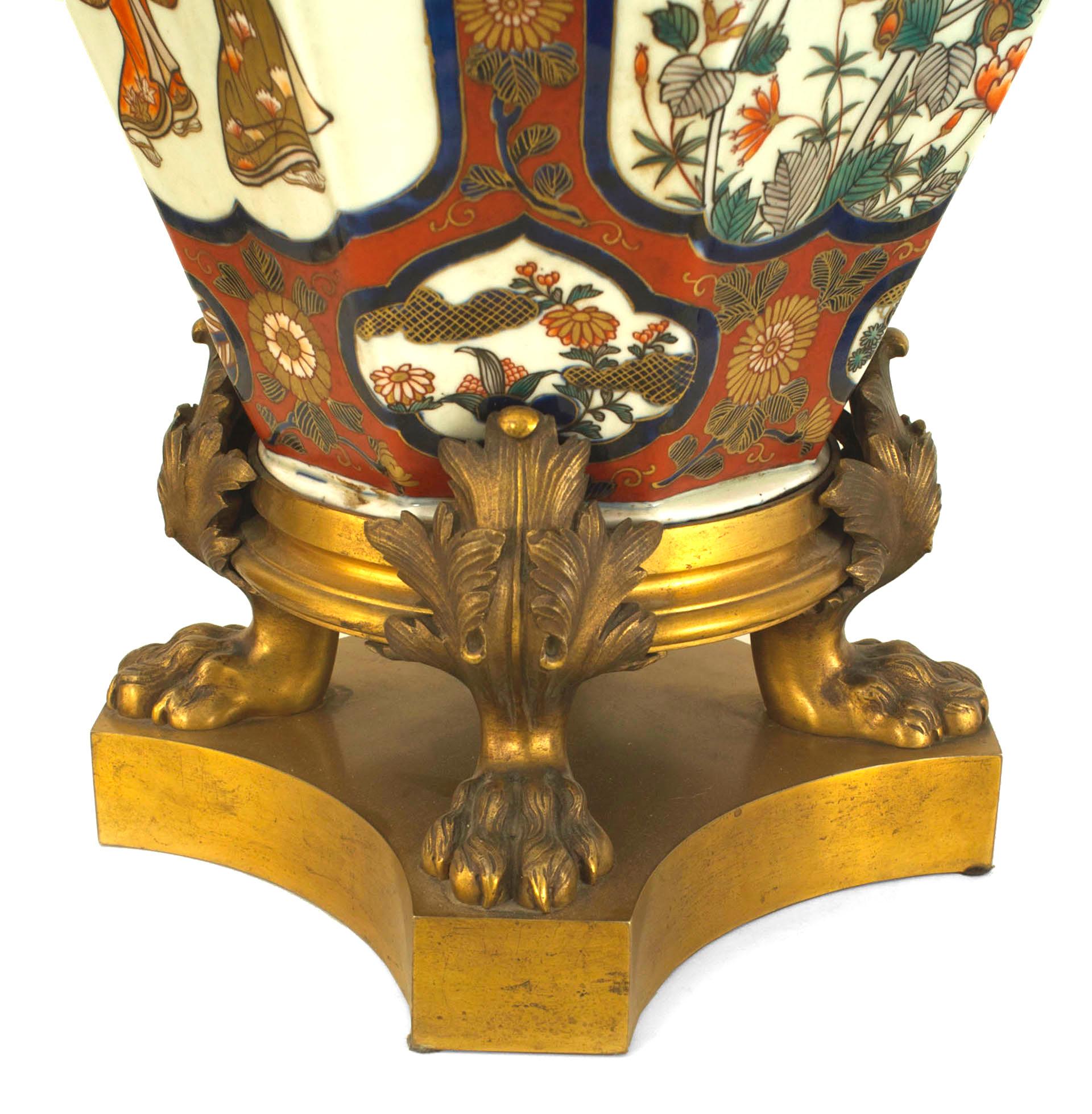 19th Century Octagonal Imari Porcelain Lidded Vase Mounted on a Bronze Dore Base For Sale 4