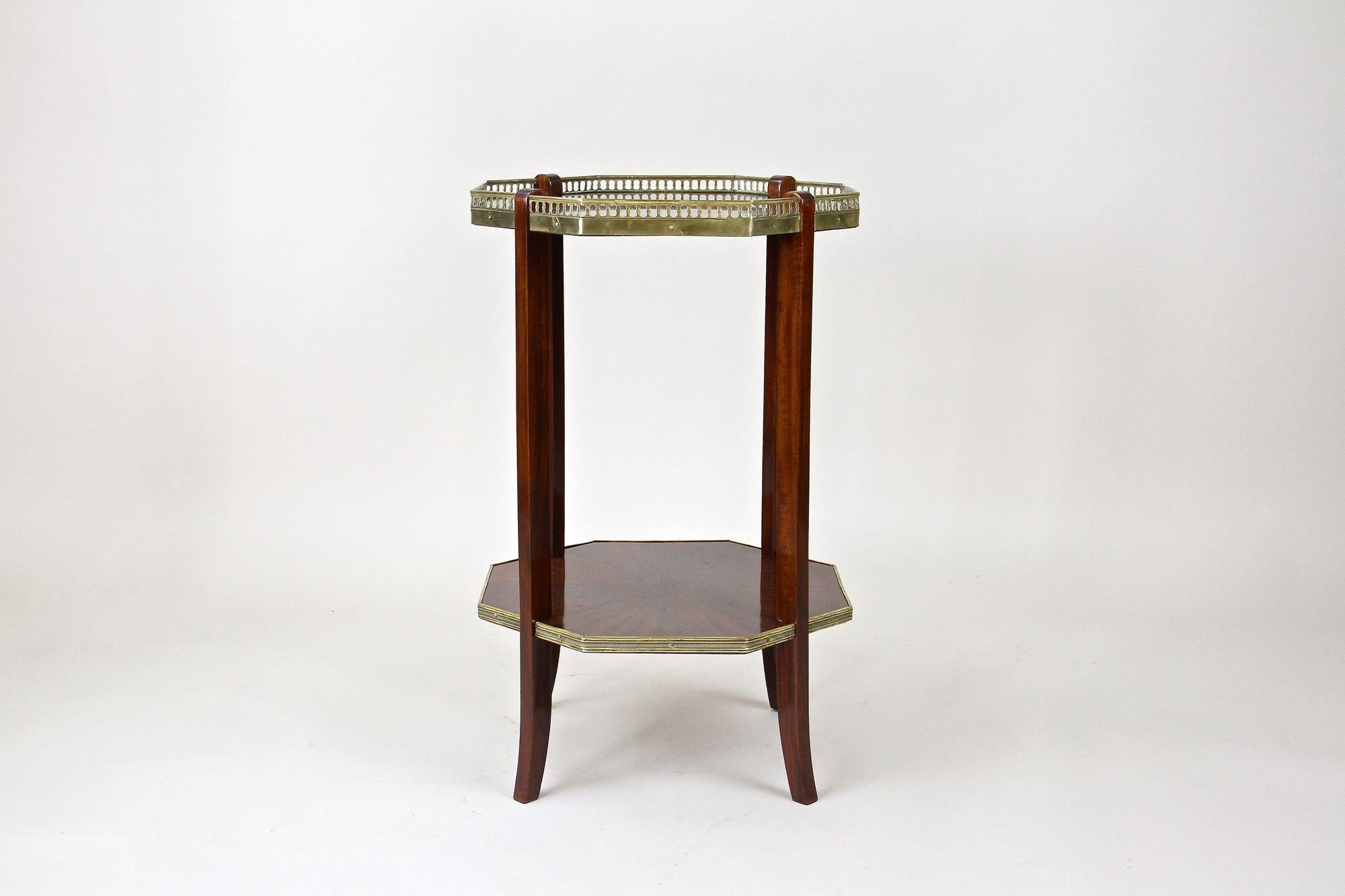 19th Century Octagonal Mahogany Side Table, Napoleon III, France circa 1870 In Good Condition For Sale In Lichtenberg, AT