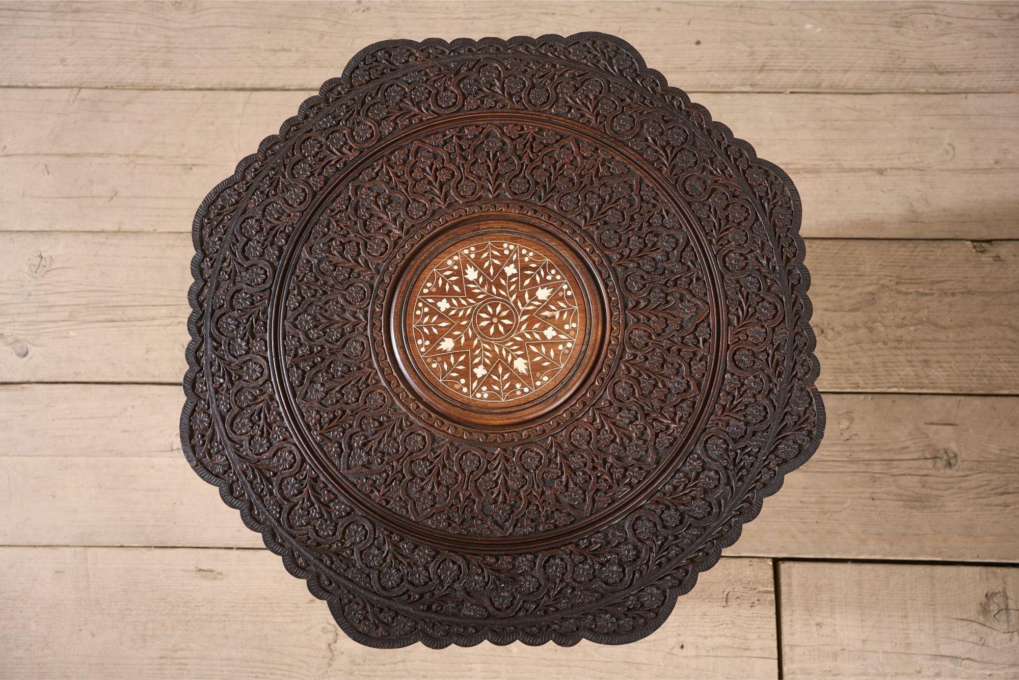 19th century Octagonal Padauk Anglo-Indian side table In Excellent Condition For Sale In Malton, GB