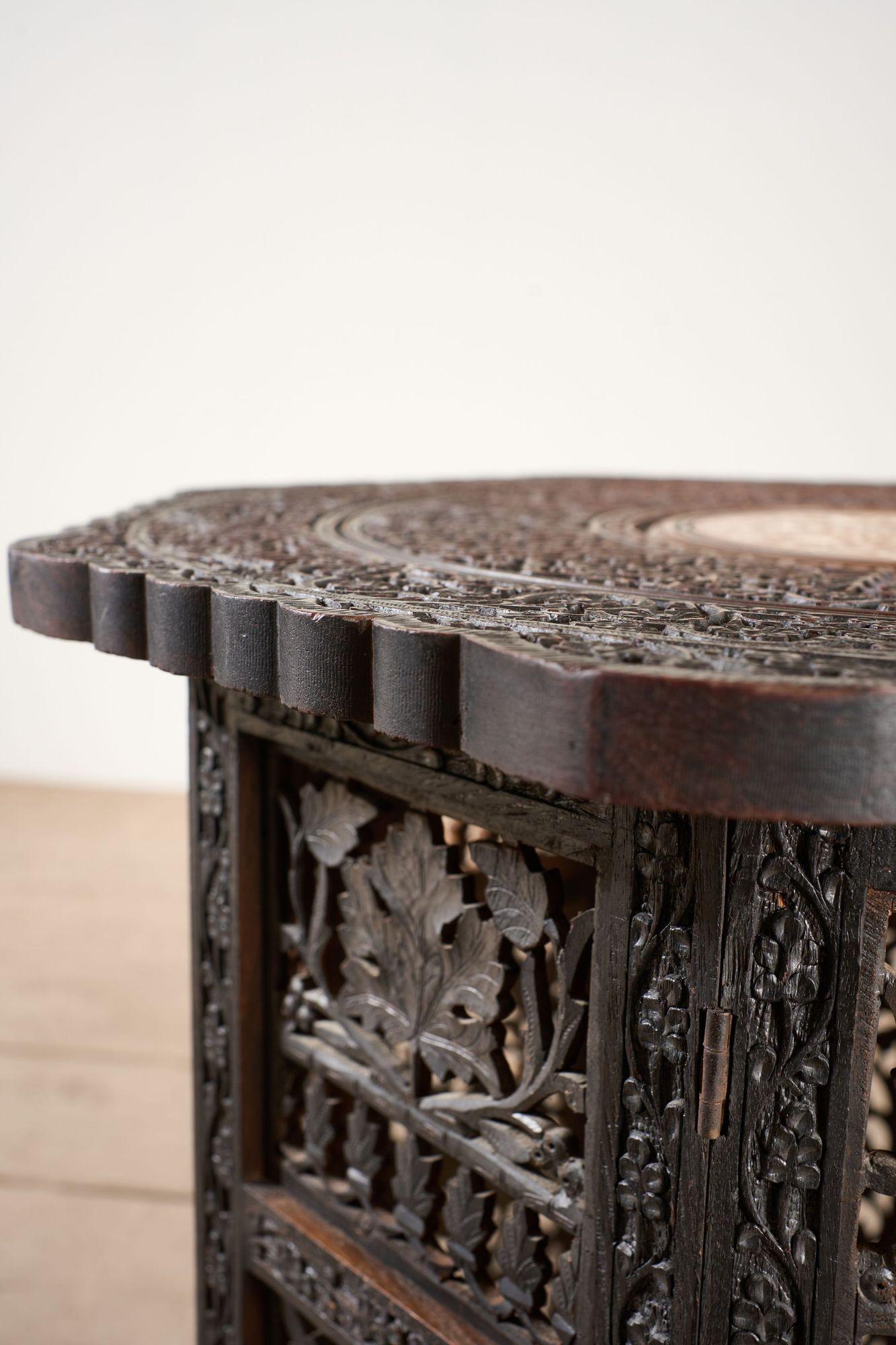 19th century Octagonal Padauk Anglo-Indian side table For Sale 4