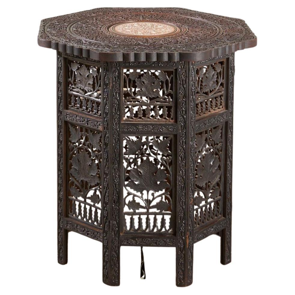 Tavolino anglo-indiano ottagonale in padauk del XIX secolo