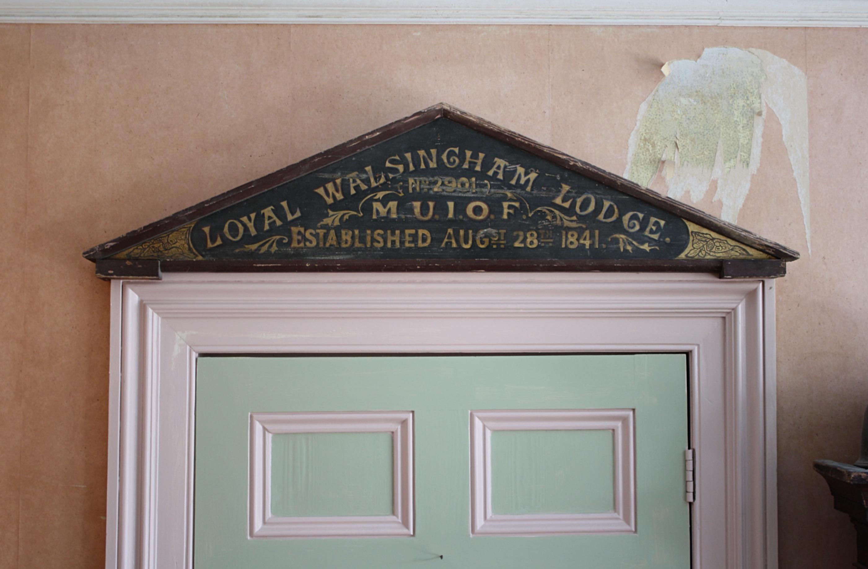 19th Century Oddfellows Freemasons Walshingham Norfolk Lodge Door Pelmet Curio  3