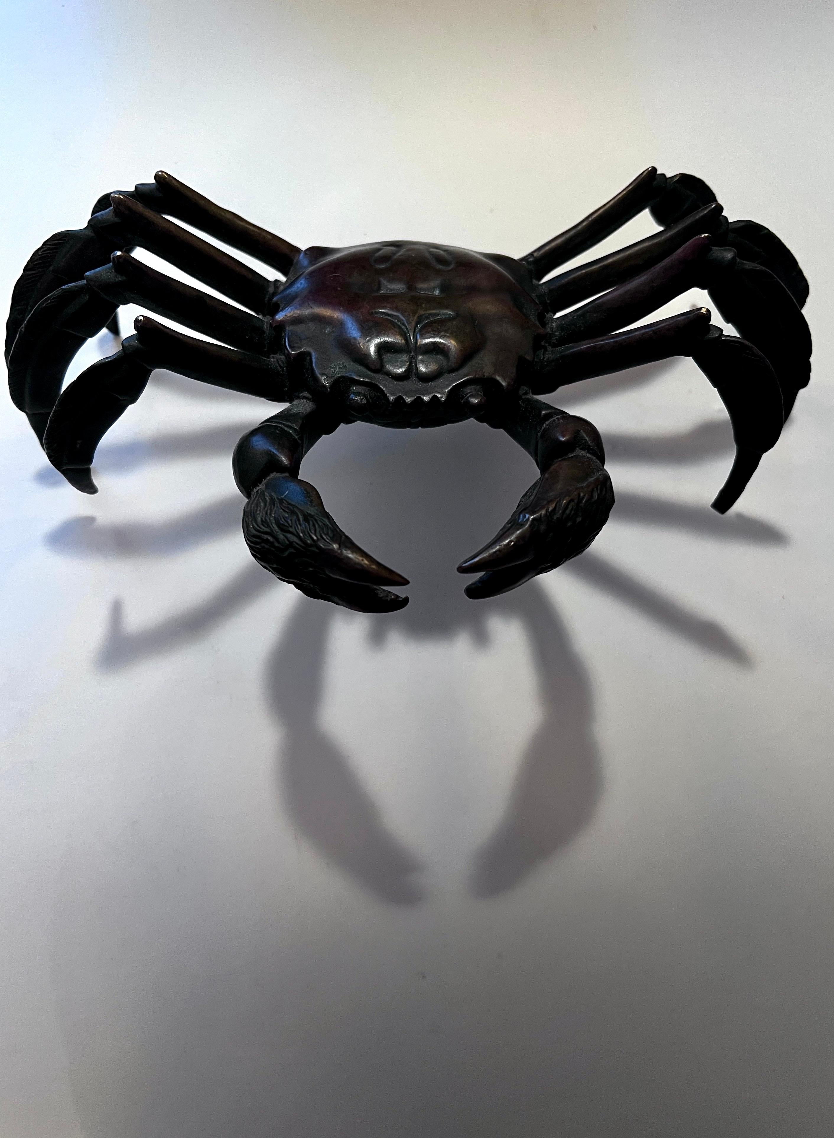 Scultura di granchio giapponese in bronzo Okimono del XIX secolo, fermacarte in vendita 1