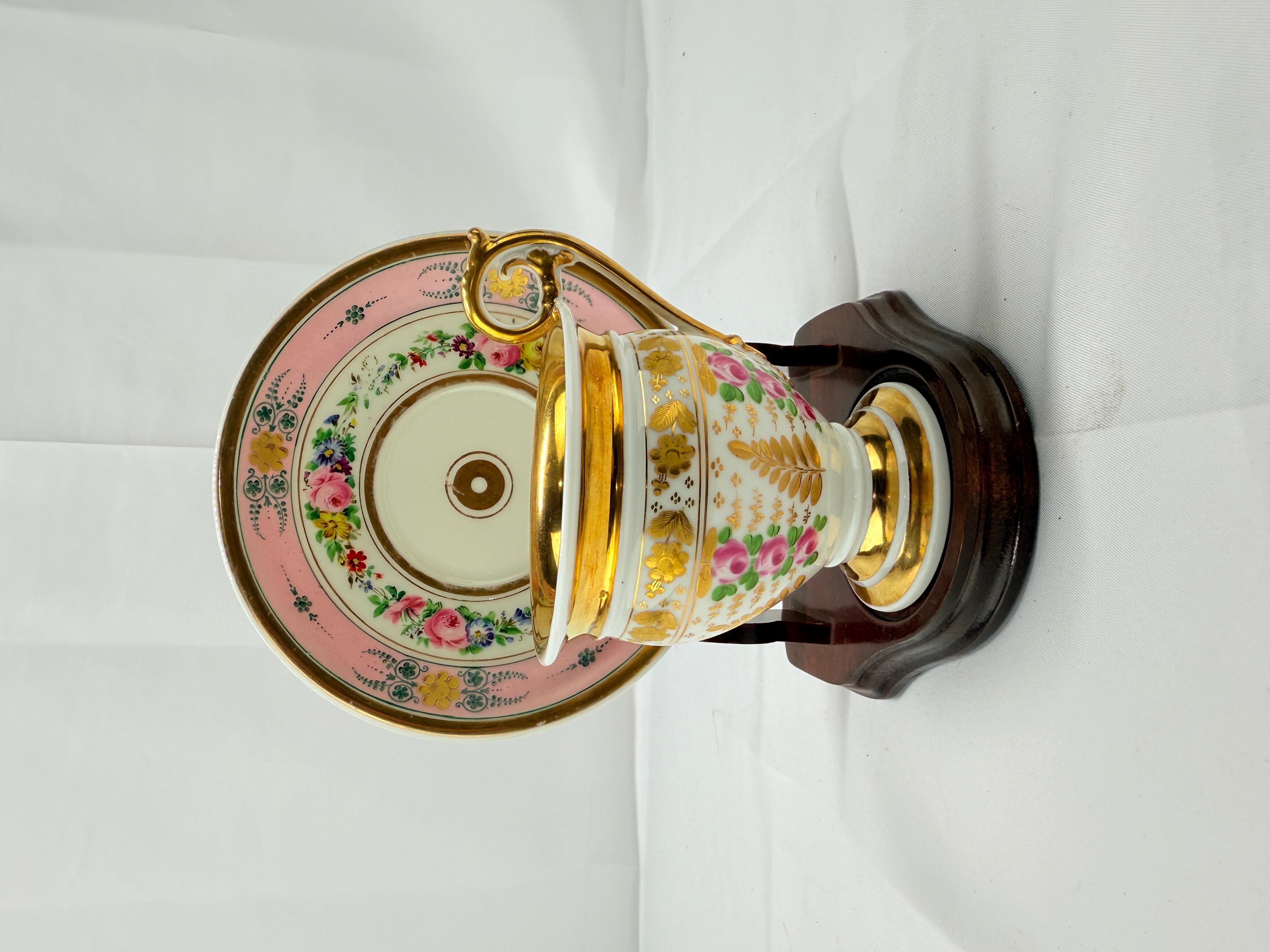 Francese Set di tazze e piattini in porcellana dorata Old Paris del XIX secolo in vendita